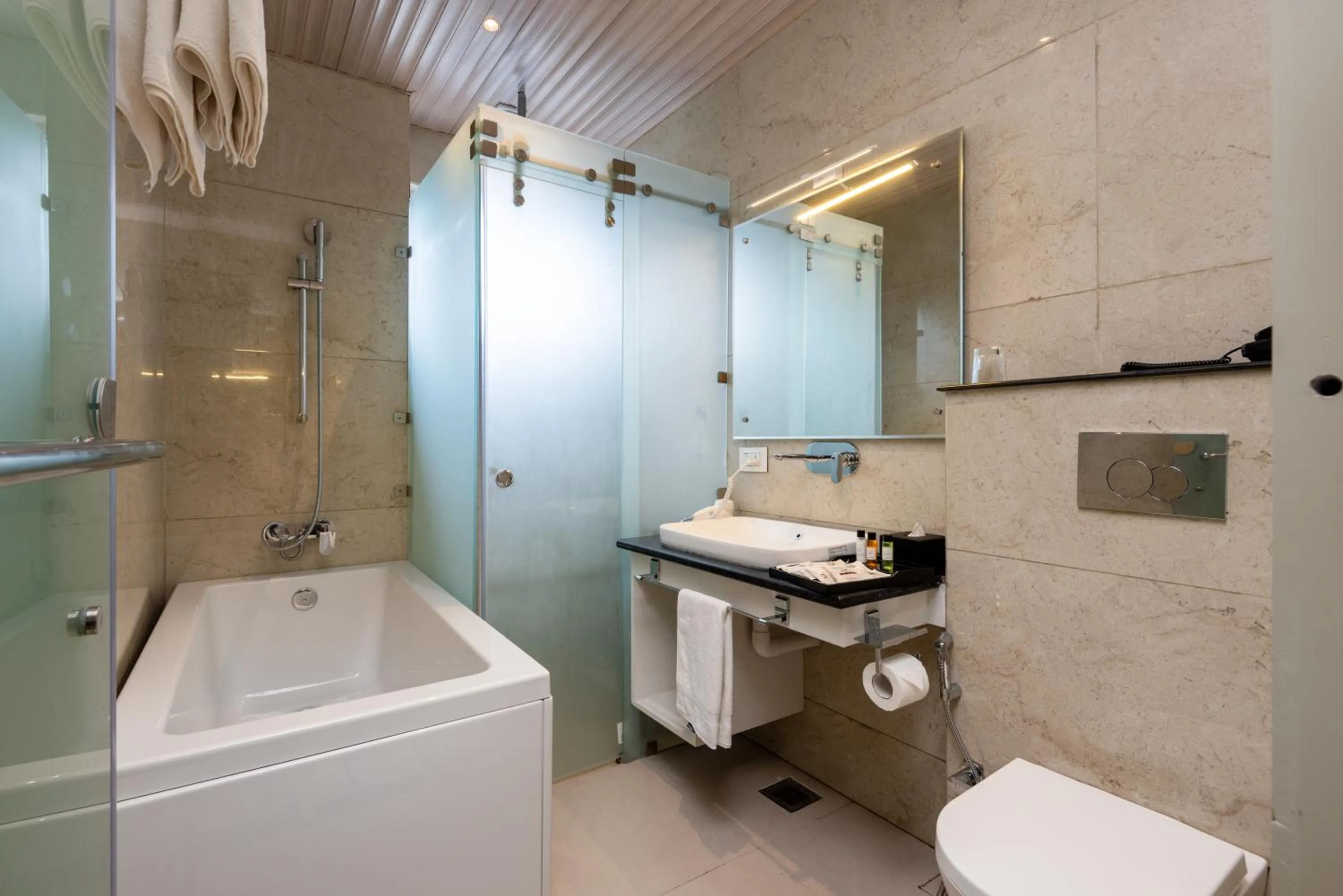 Bathroom in Hotel Grand Boulevard Dal Lake View Srinagar