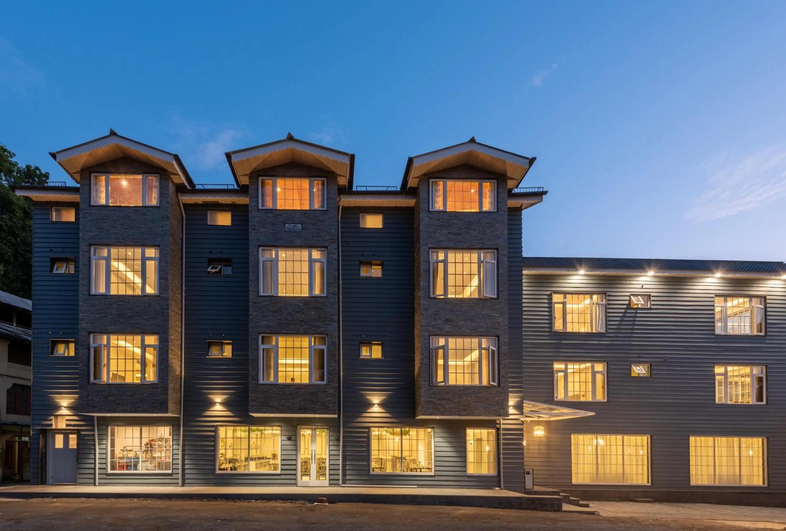 Property building in Hotel Grand Boulevard Dal Lake View Srinagar