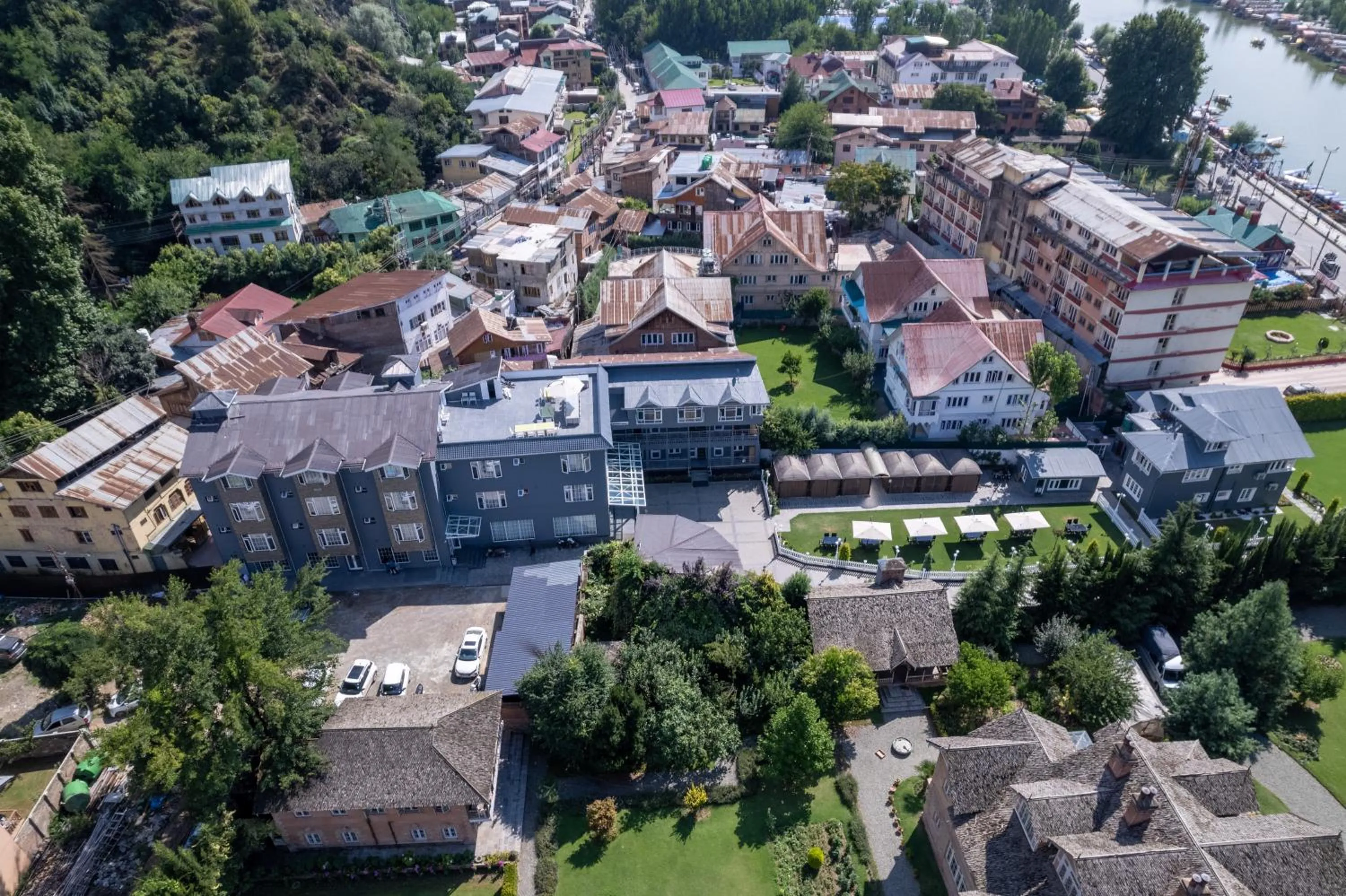 Property building in Hotel Grand Boulevard Dal Lake View Srinagar