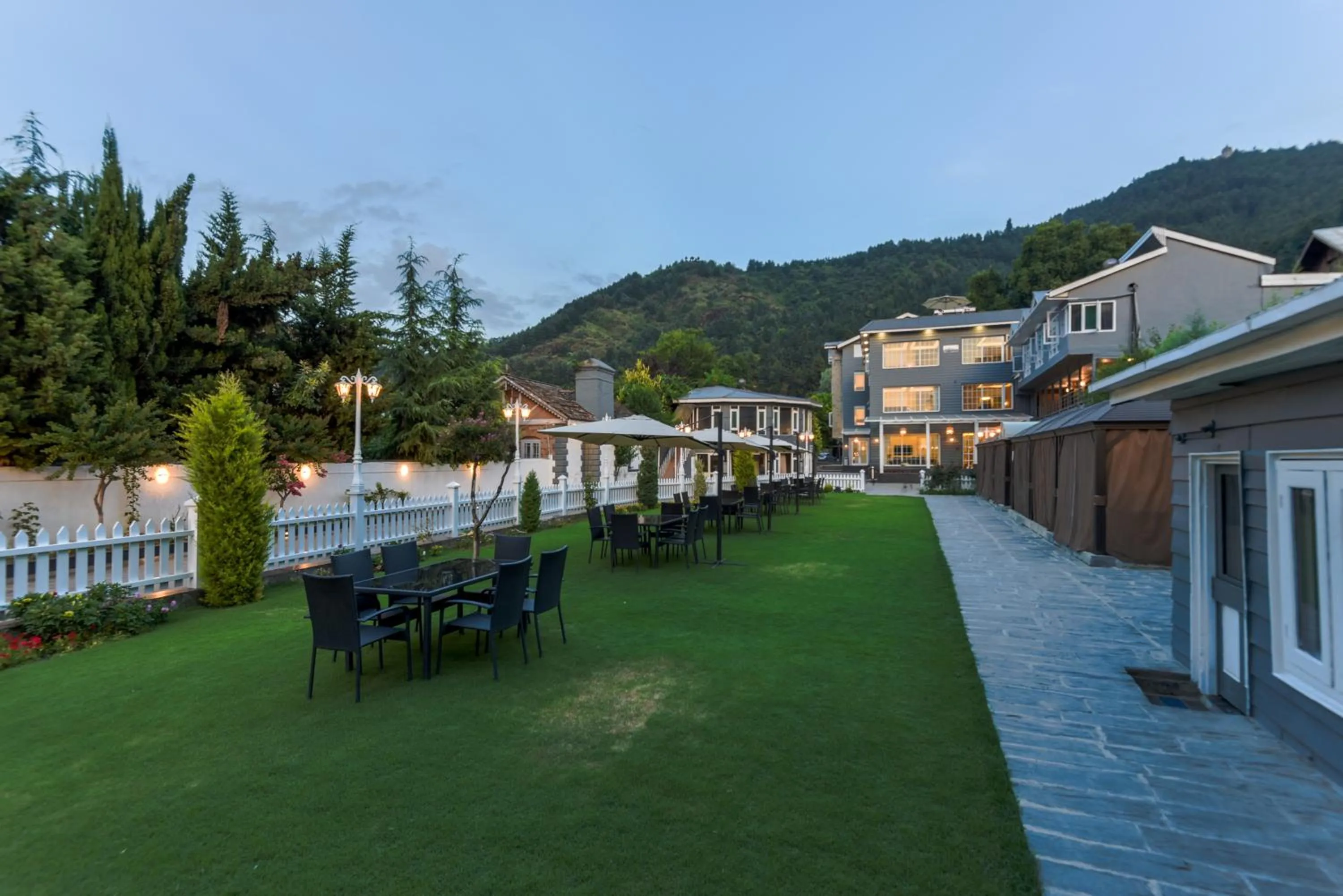 Property building in Hotel Grand Boulevard Dal Lake View Srinagar