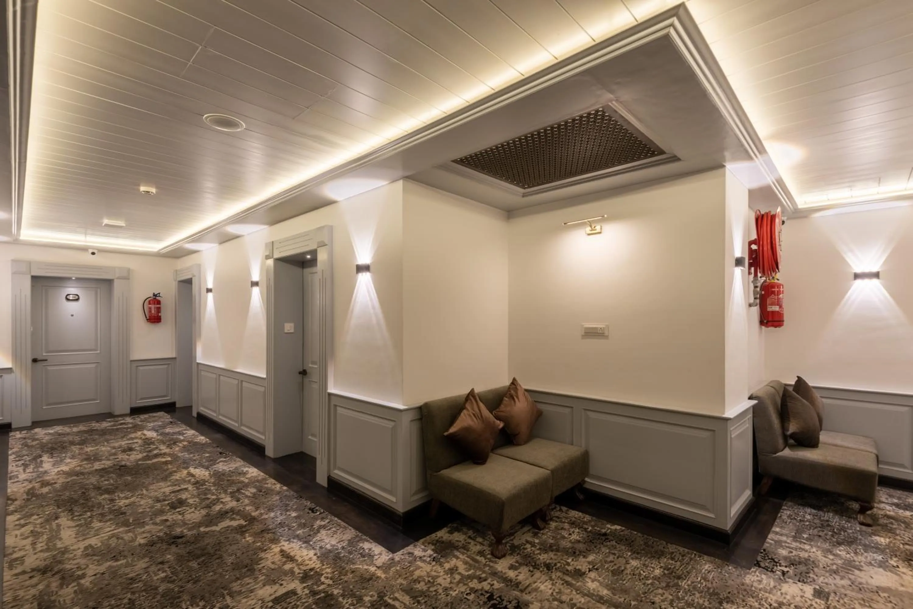 Lobby or reception in Hotel Grand Boulevard Dal Lake View Srinagar