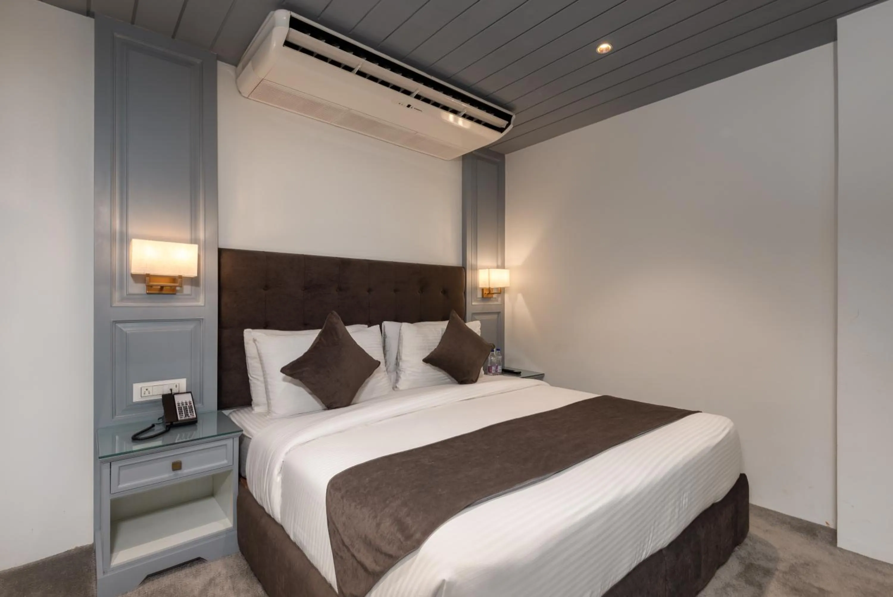 Bed in Hotel Grand Boulevard Dal Lake View Srinagar