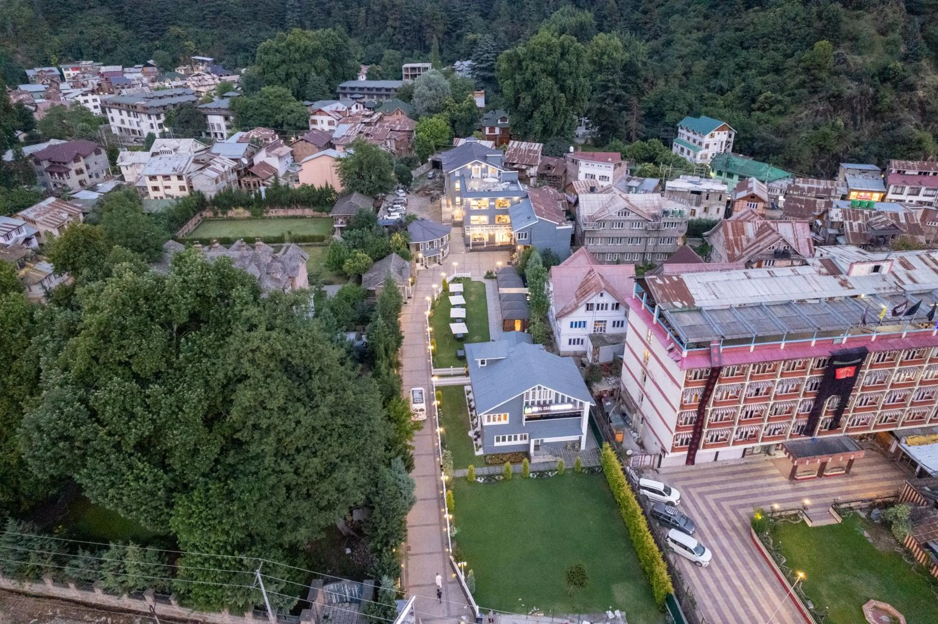 Property building in Hotel Grand Boulevard Dal Lake View Srinagar