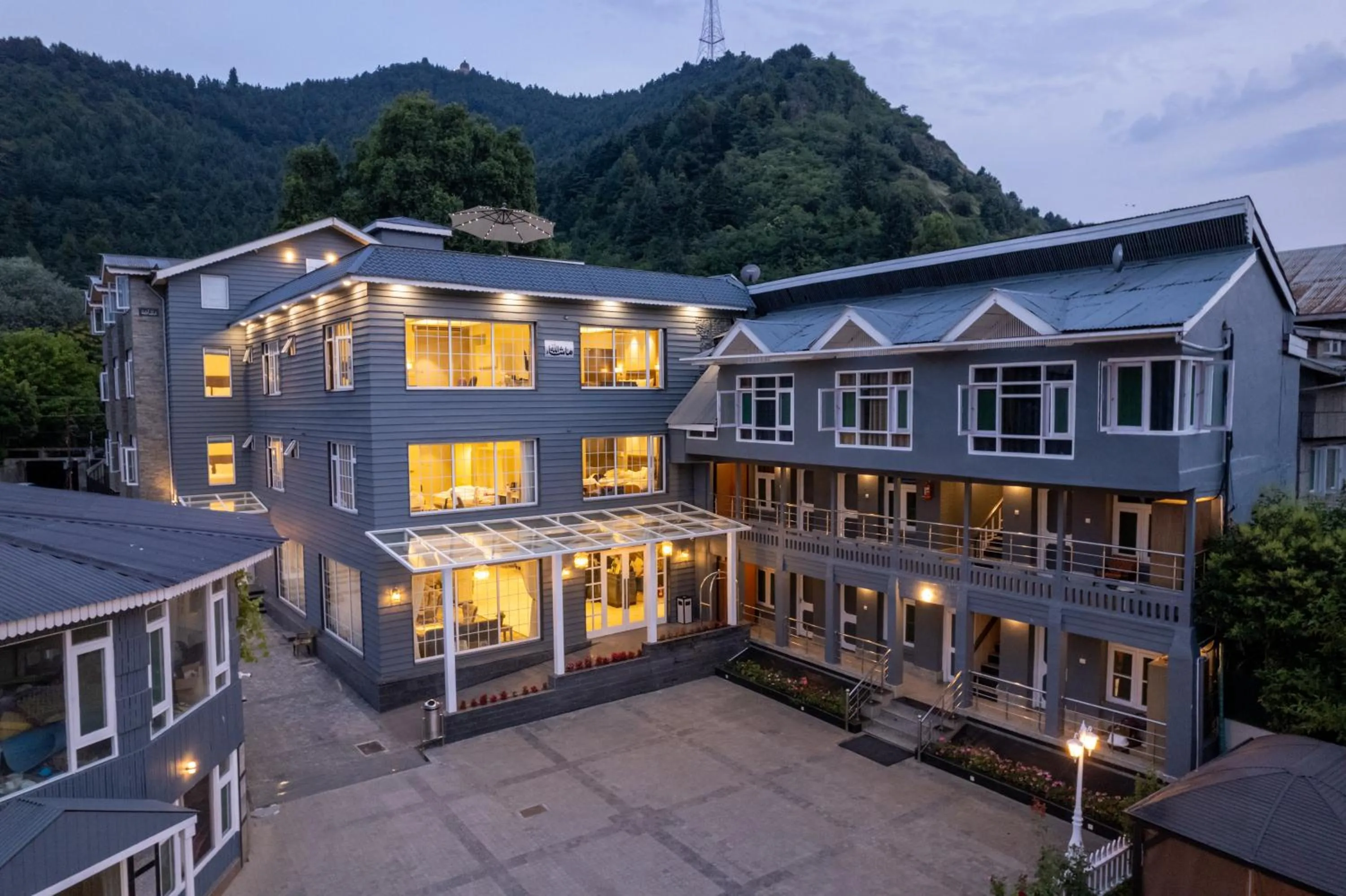 Property building in Hotel Grand Boulevard Dal Lake View Srinagar