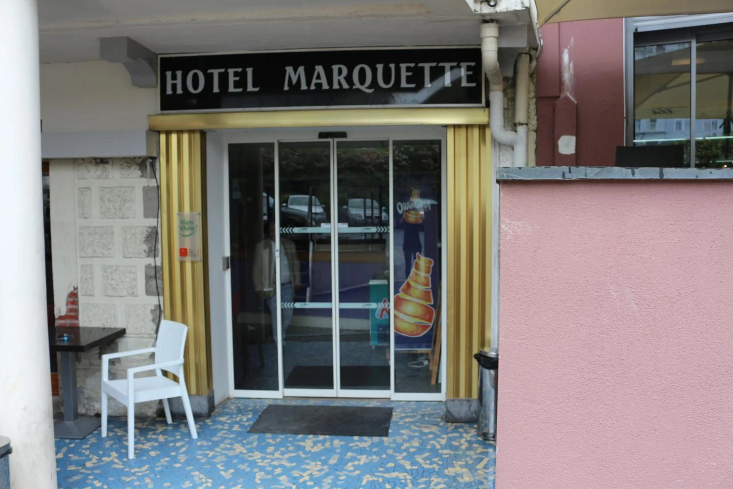 Facade/entrance in Hôtel Marquette