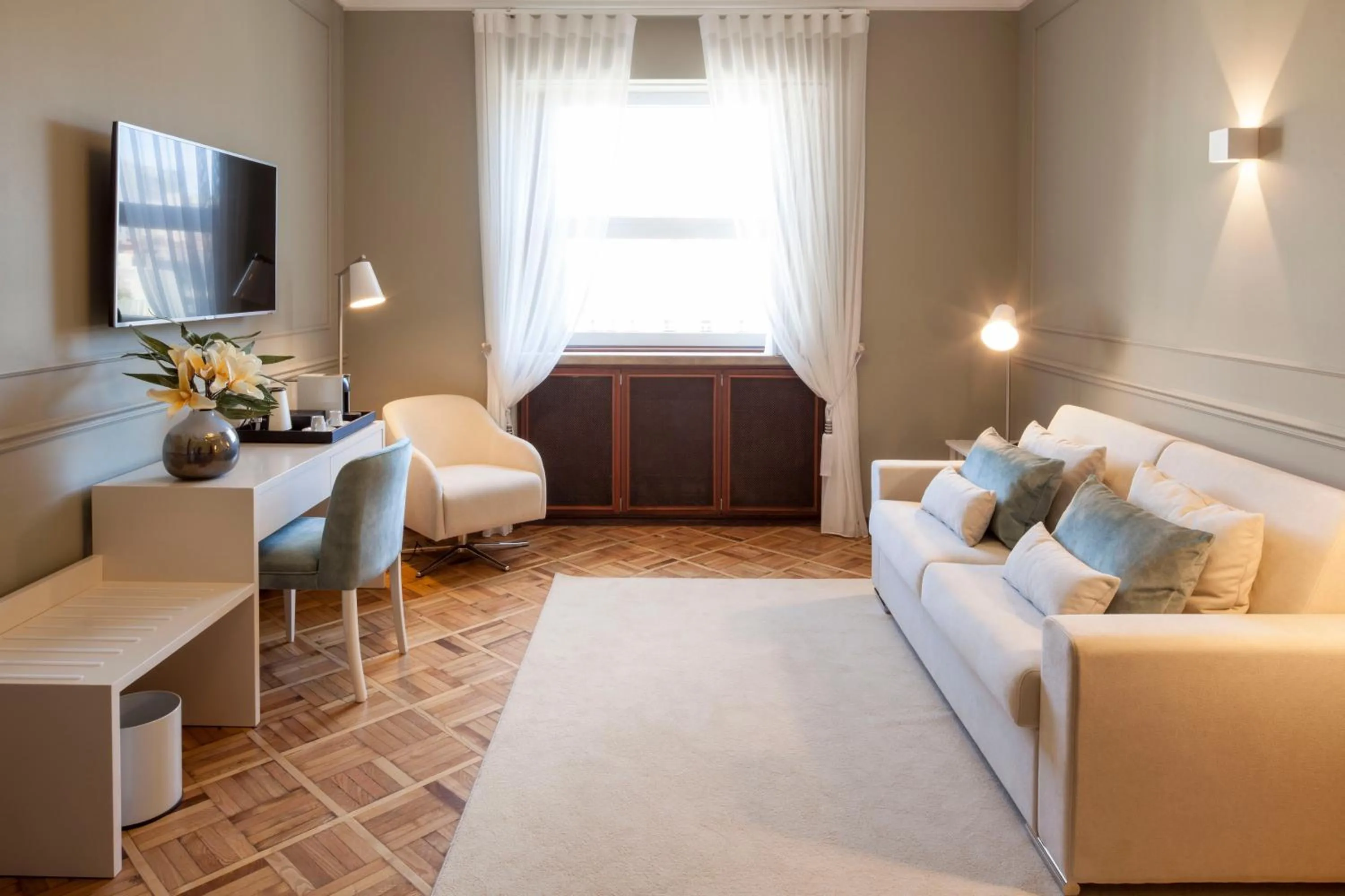 Living room, Bed in Luzeiros Suites