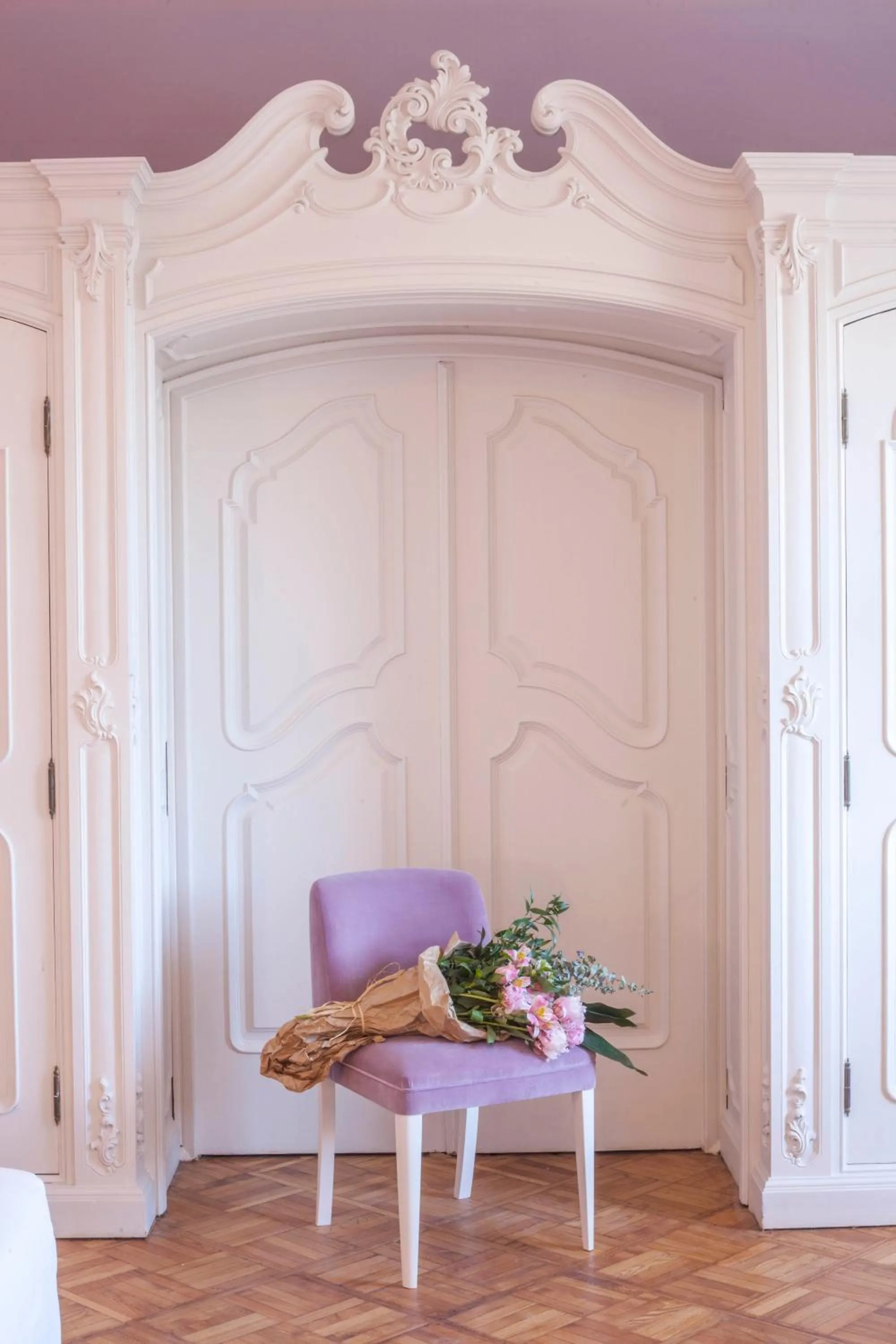 Decorative detail in Luzeiros Suites