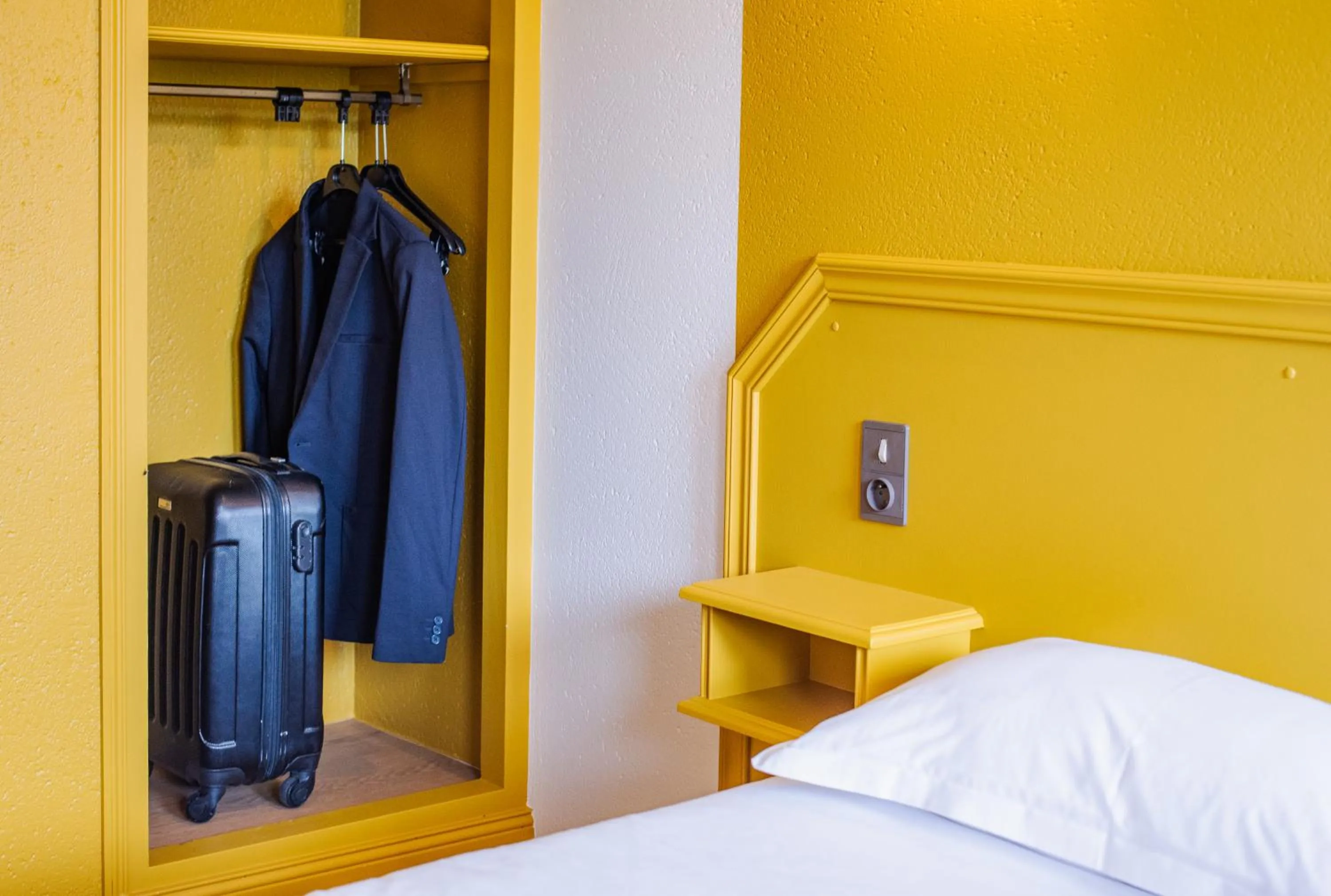 Bed in Hôtel La Tour des Anglais