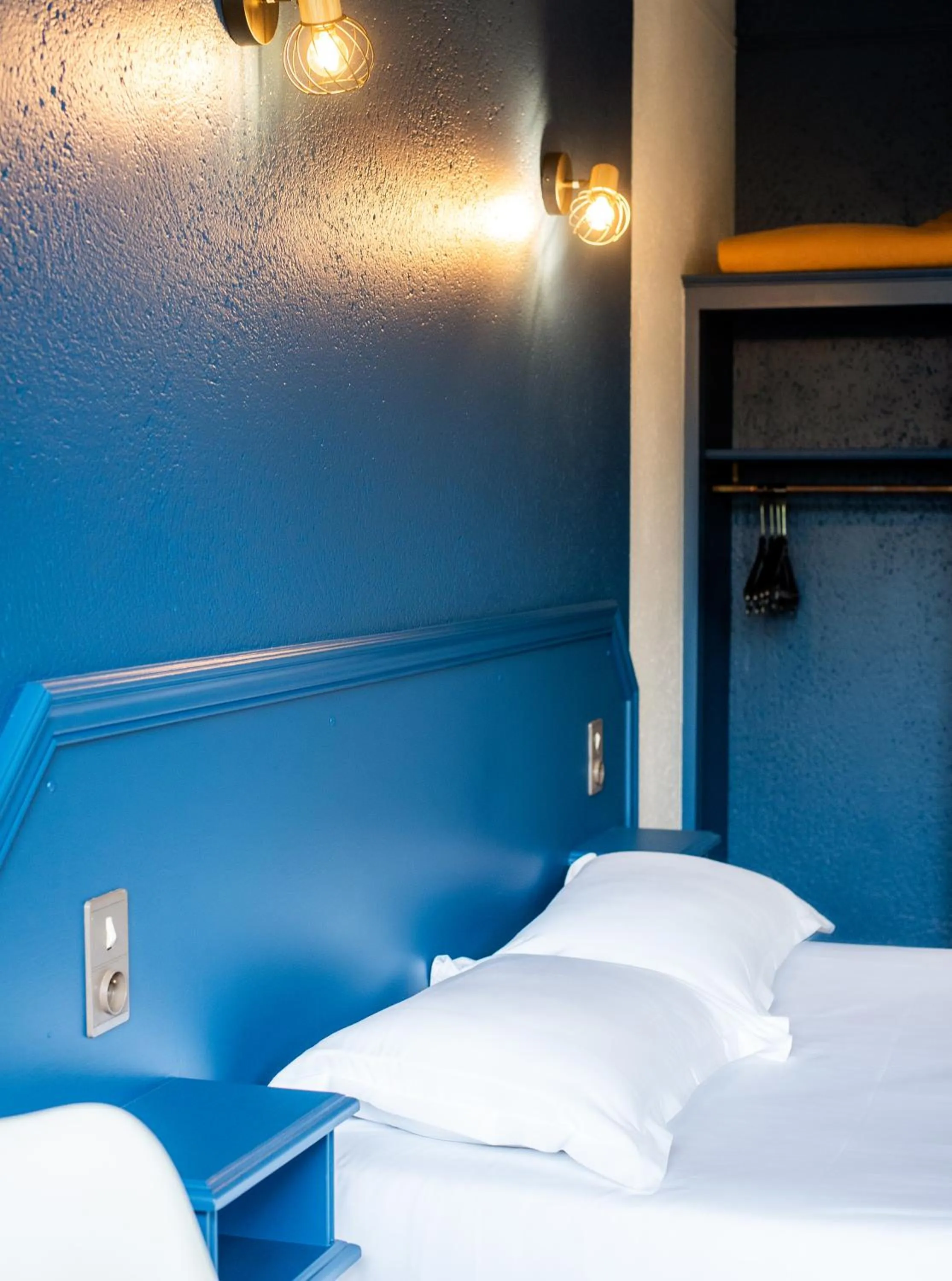 Bed in Hôtel La Tour des Anglais