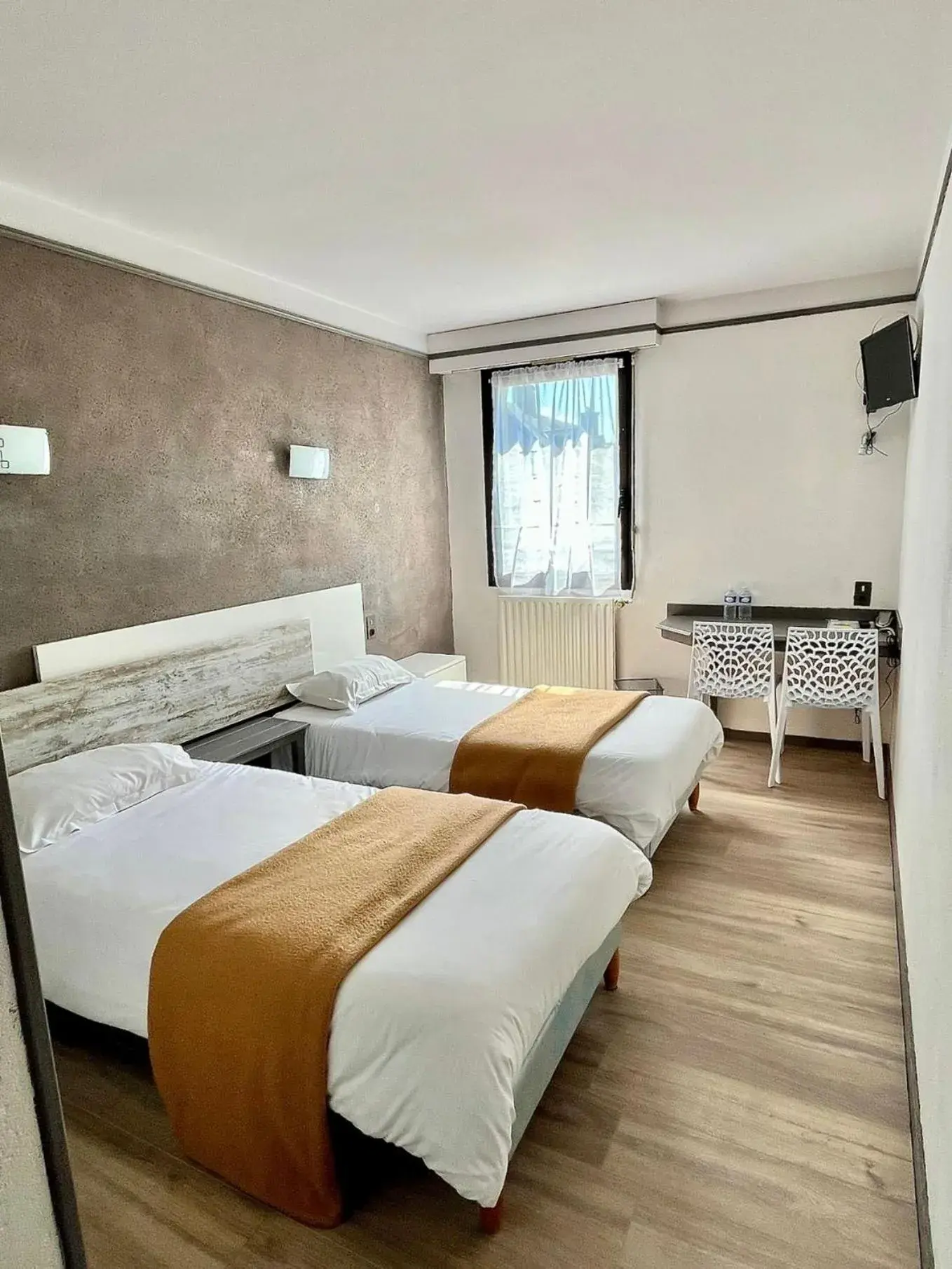 Twin Room in Hôtel La Tour des Anglais Twin Room in Hôtel La Tour des Anglais