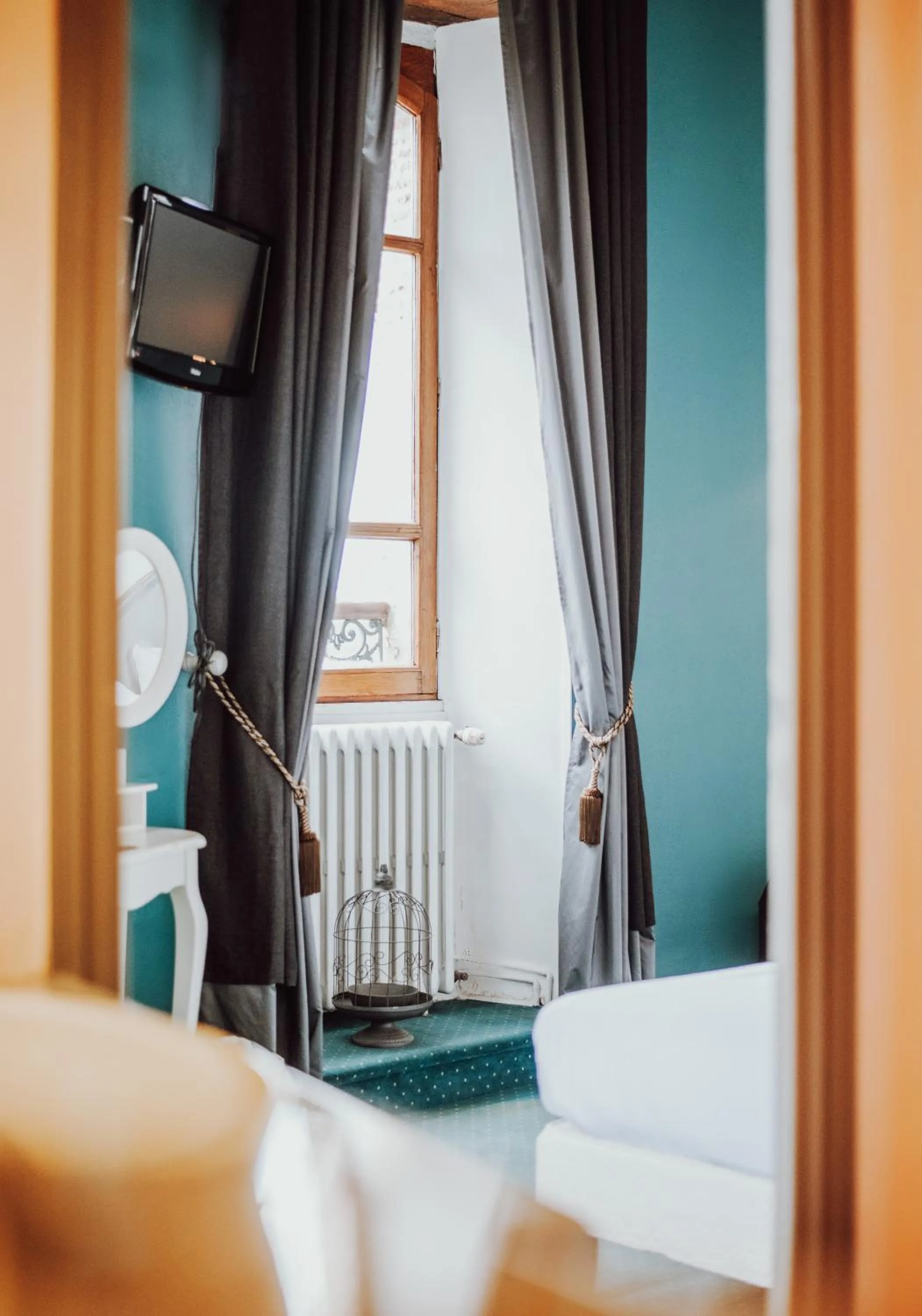 TV and multimedia, Bed in Hôtel La Tour des Anglais