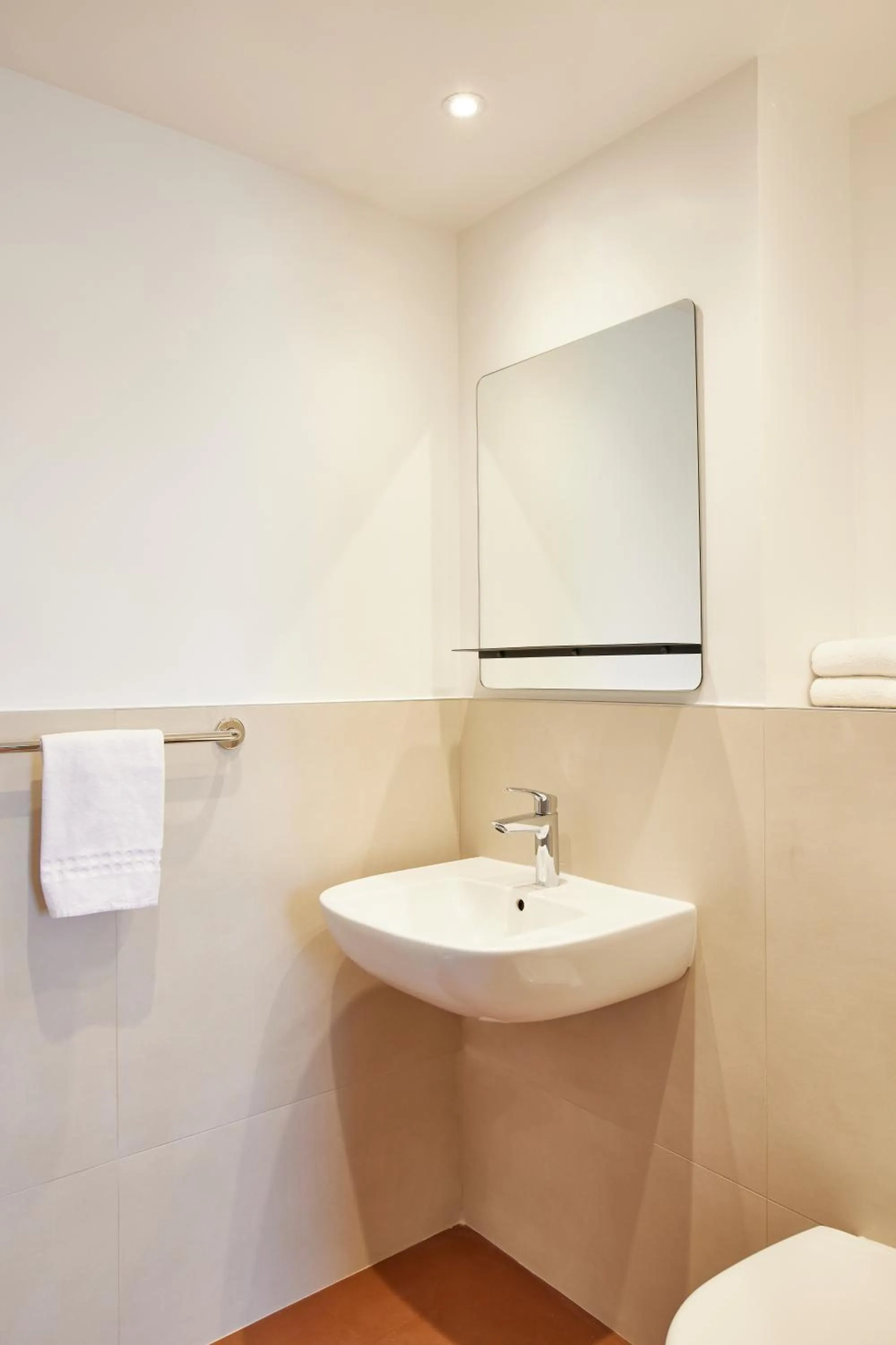 Bathroom in Hotel des Victoires - Restaurant