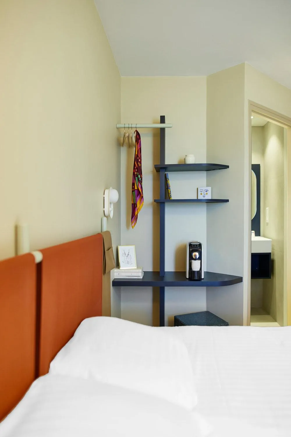 storage, Bed in Hotel des Victoires - Restaurant