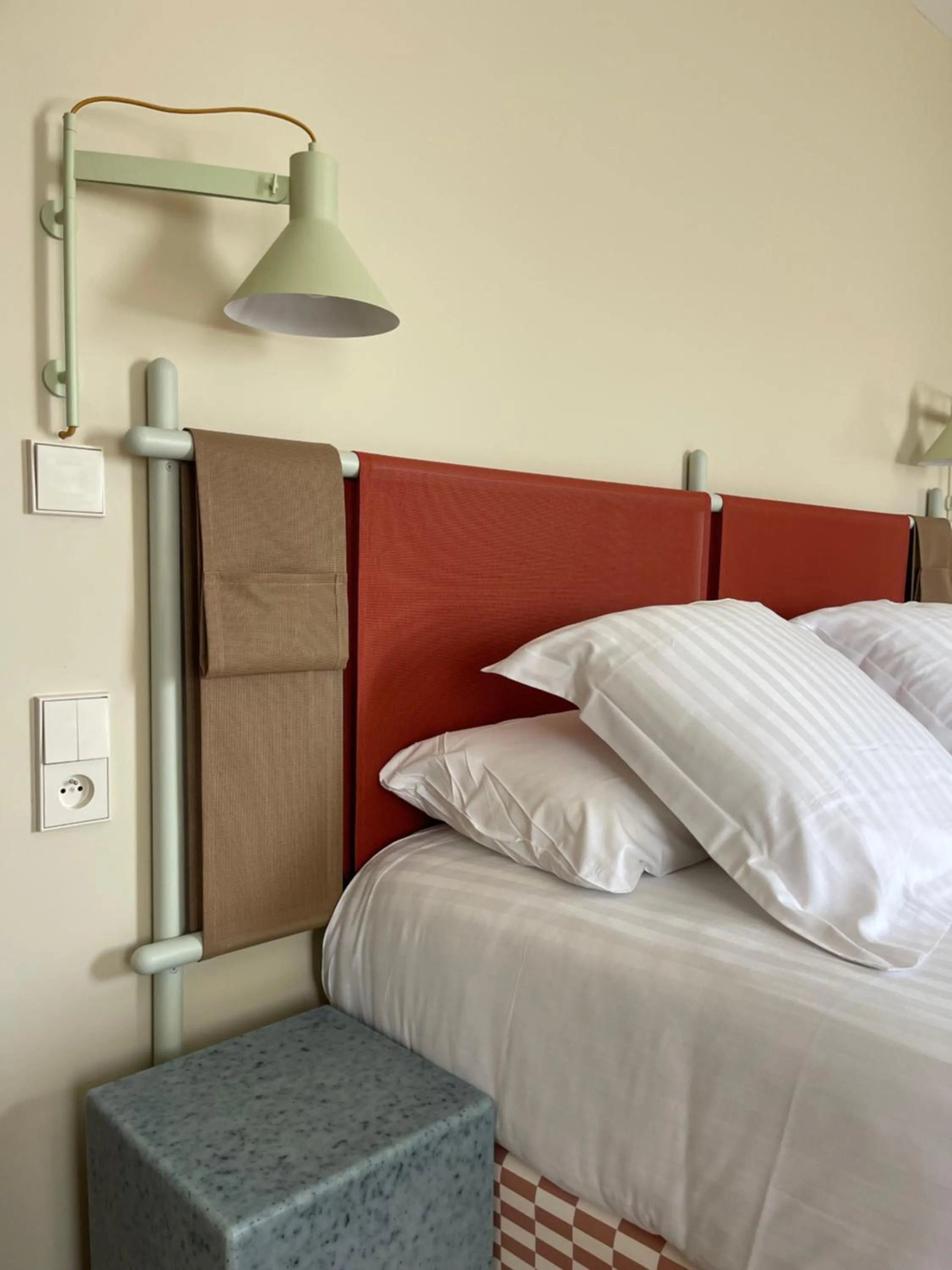Property building, Bed in Hotel des Victoires - Restaurant