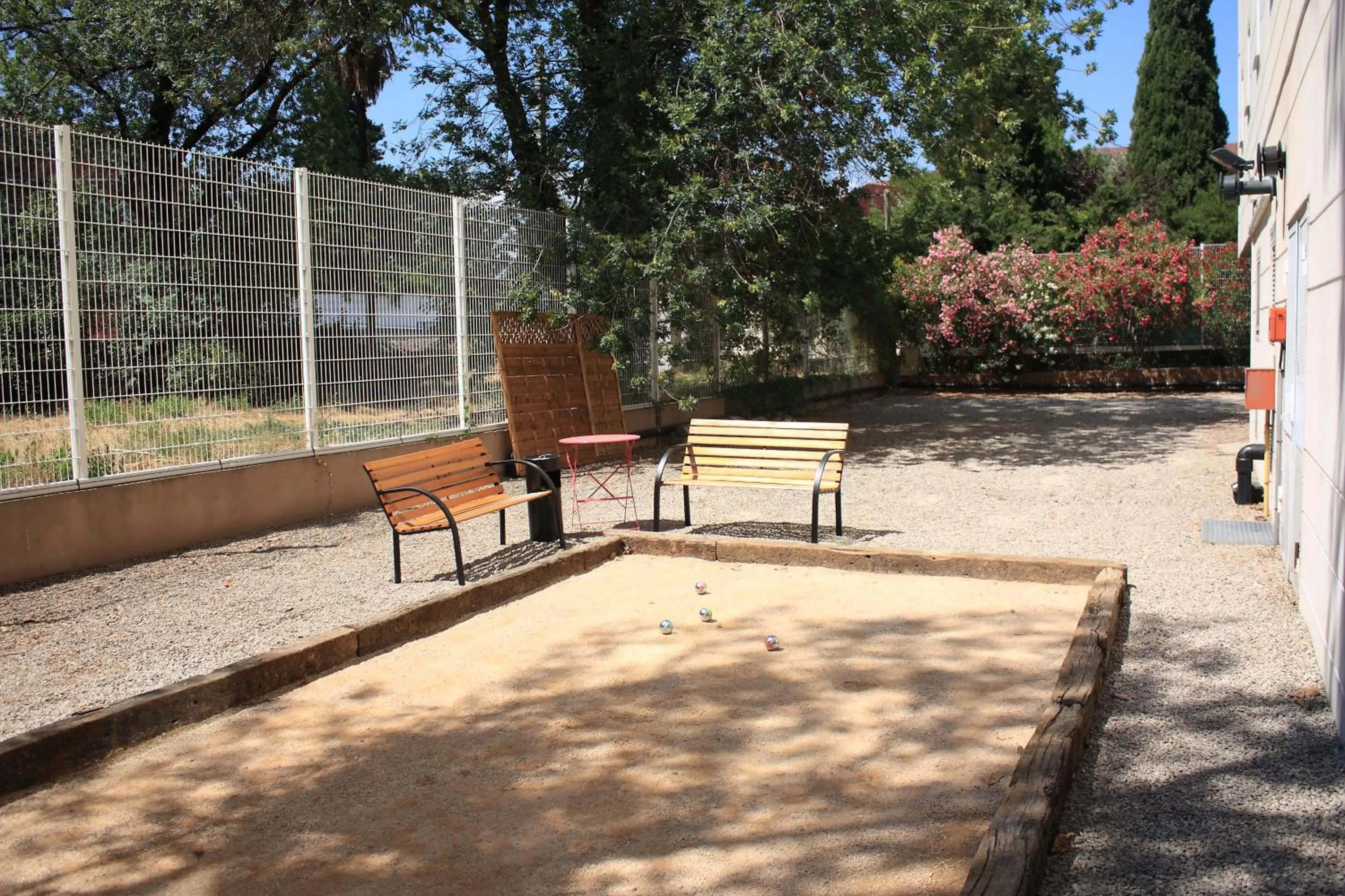 Entertainment in Kyriad Hotel Cannes Mandelieu