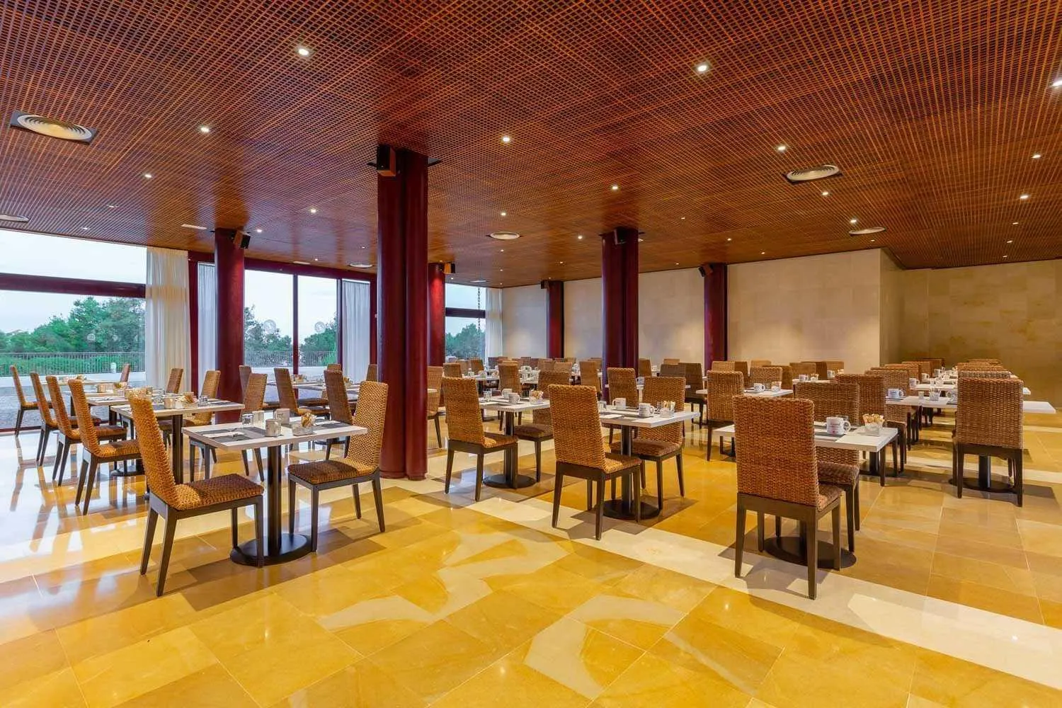 Restaurant/places to eat in Exe Layos Golf