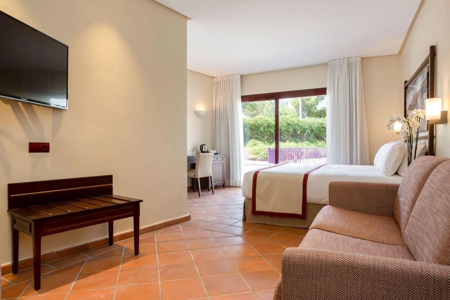 Living room, Bed in Exe Layos Golf