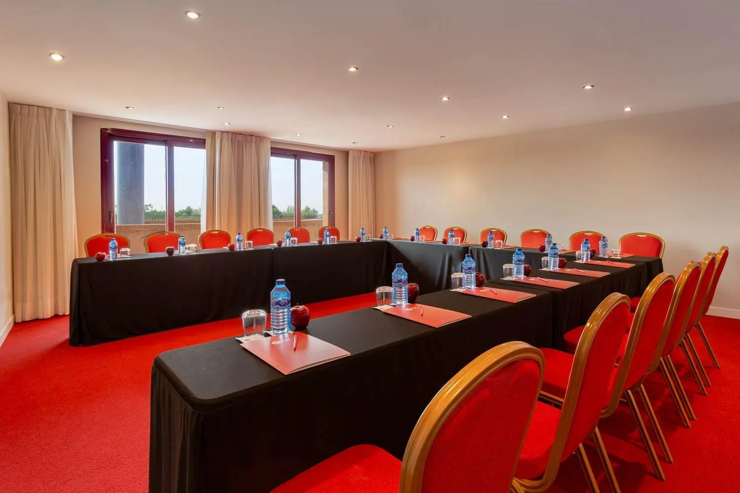 Business facilities in Exe Layos Golf
