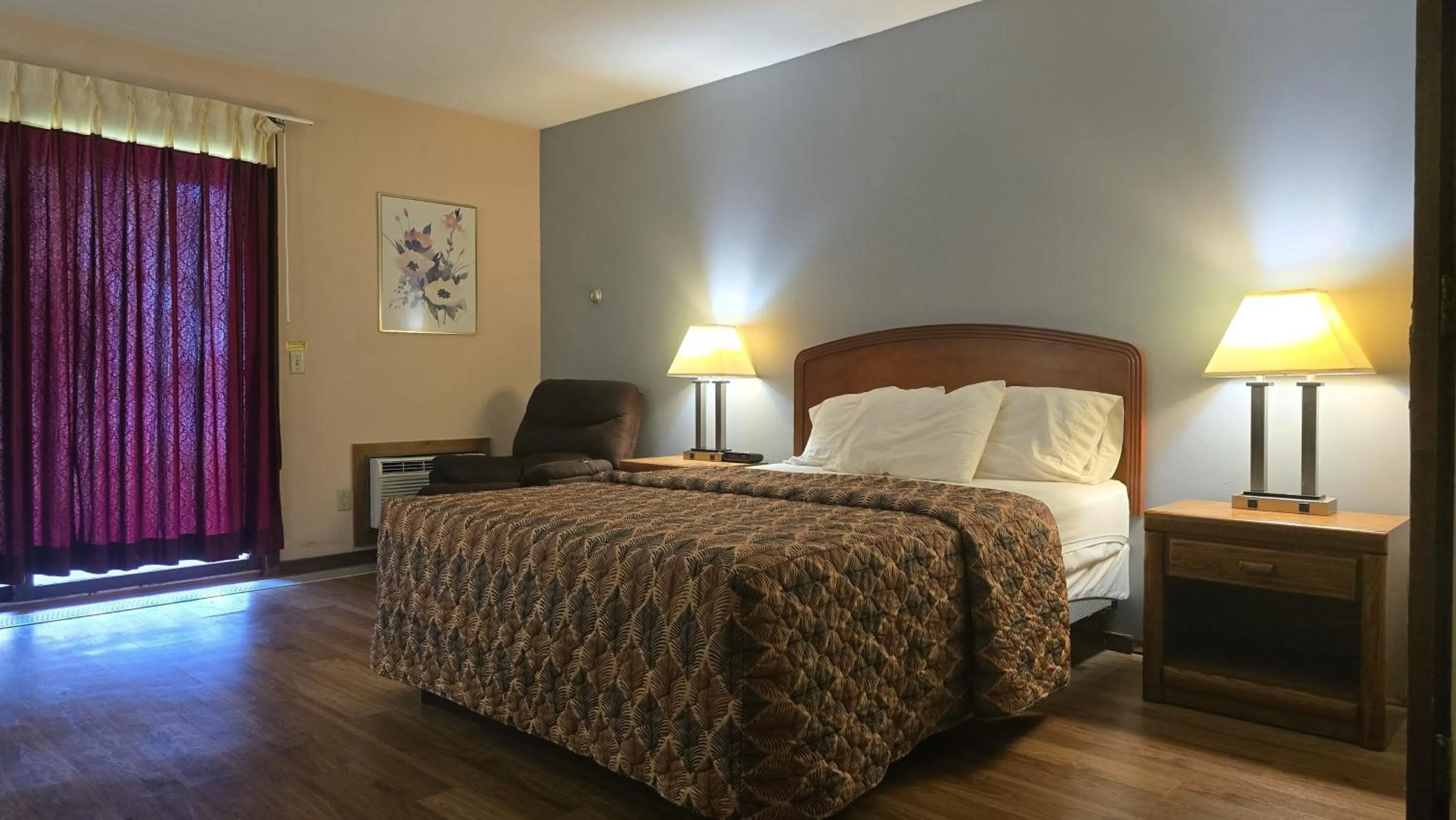 Bed in Timber Inn