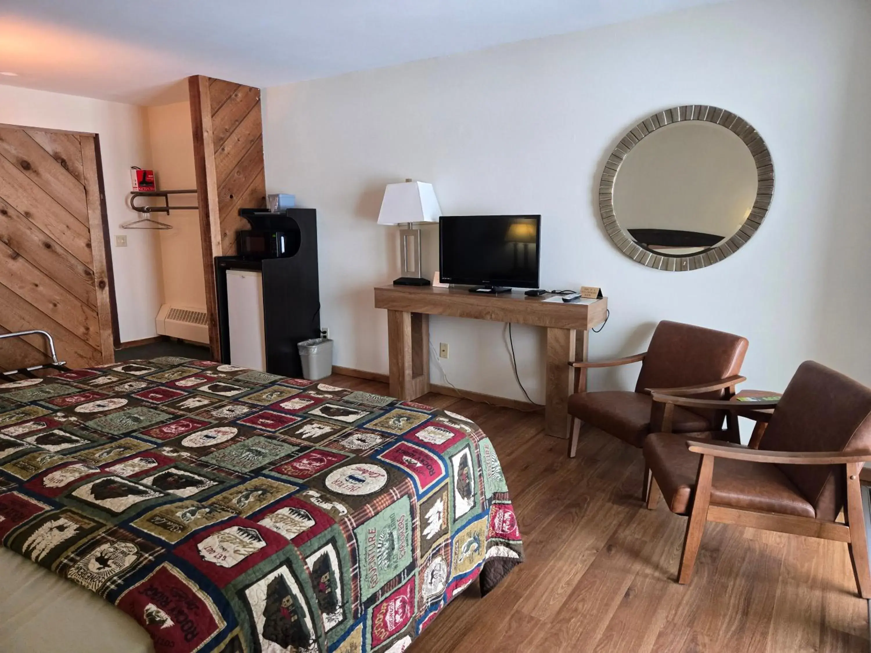 King Room with Lake View in Timber Inn King Room with Lake View in Timber Inn