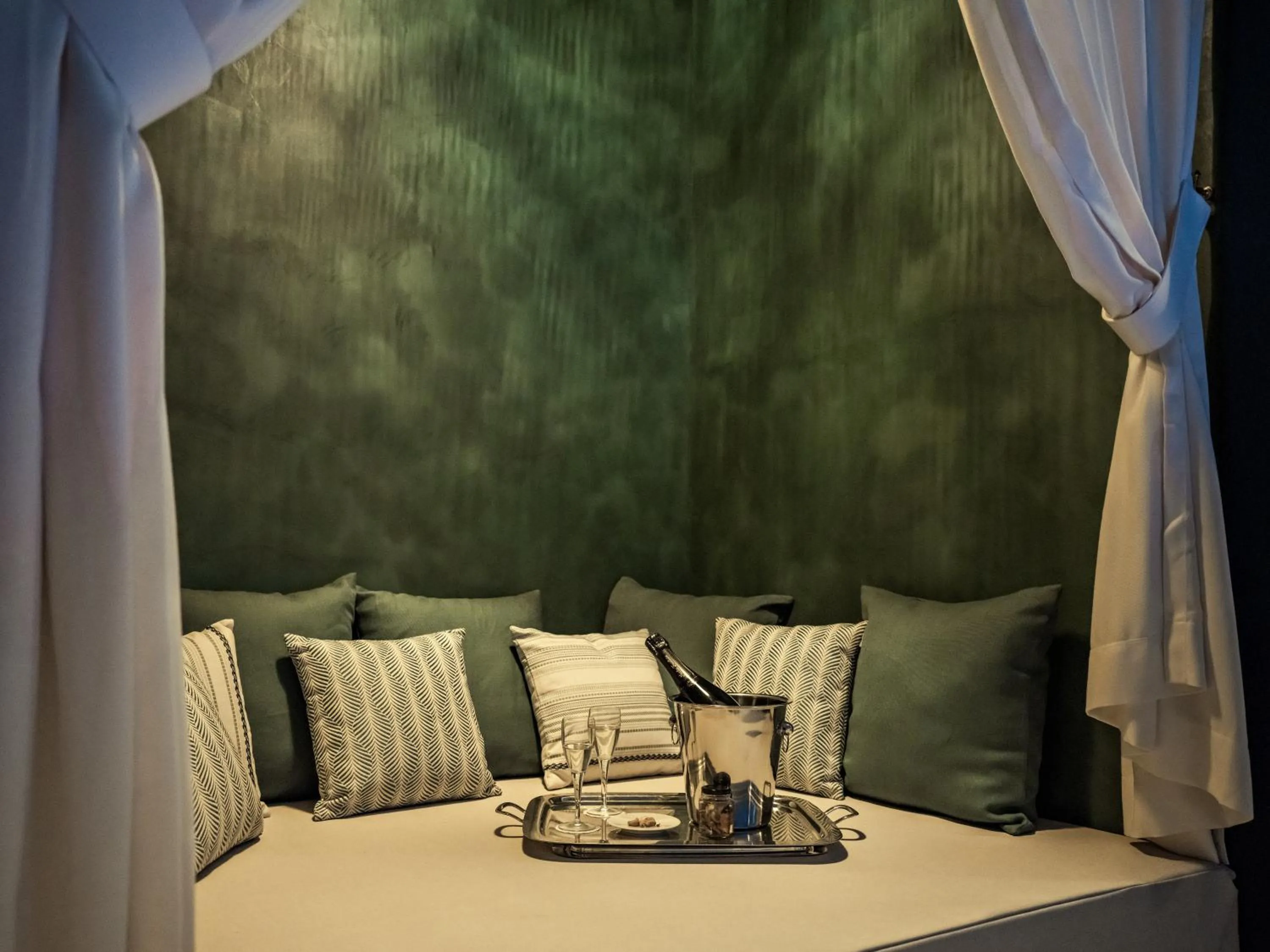 Hot Tub in Hotel Duquesne Eiffel