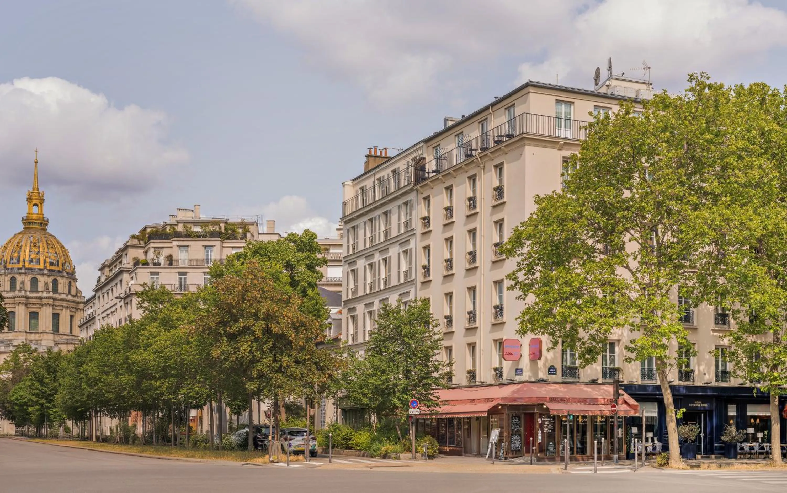 Property building in Hotel Duquesne Eiffel
