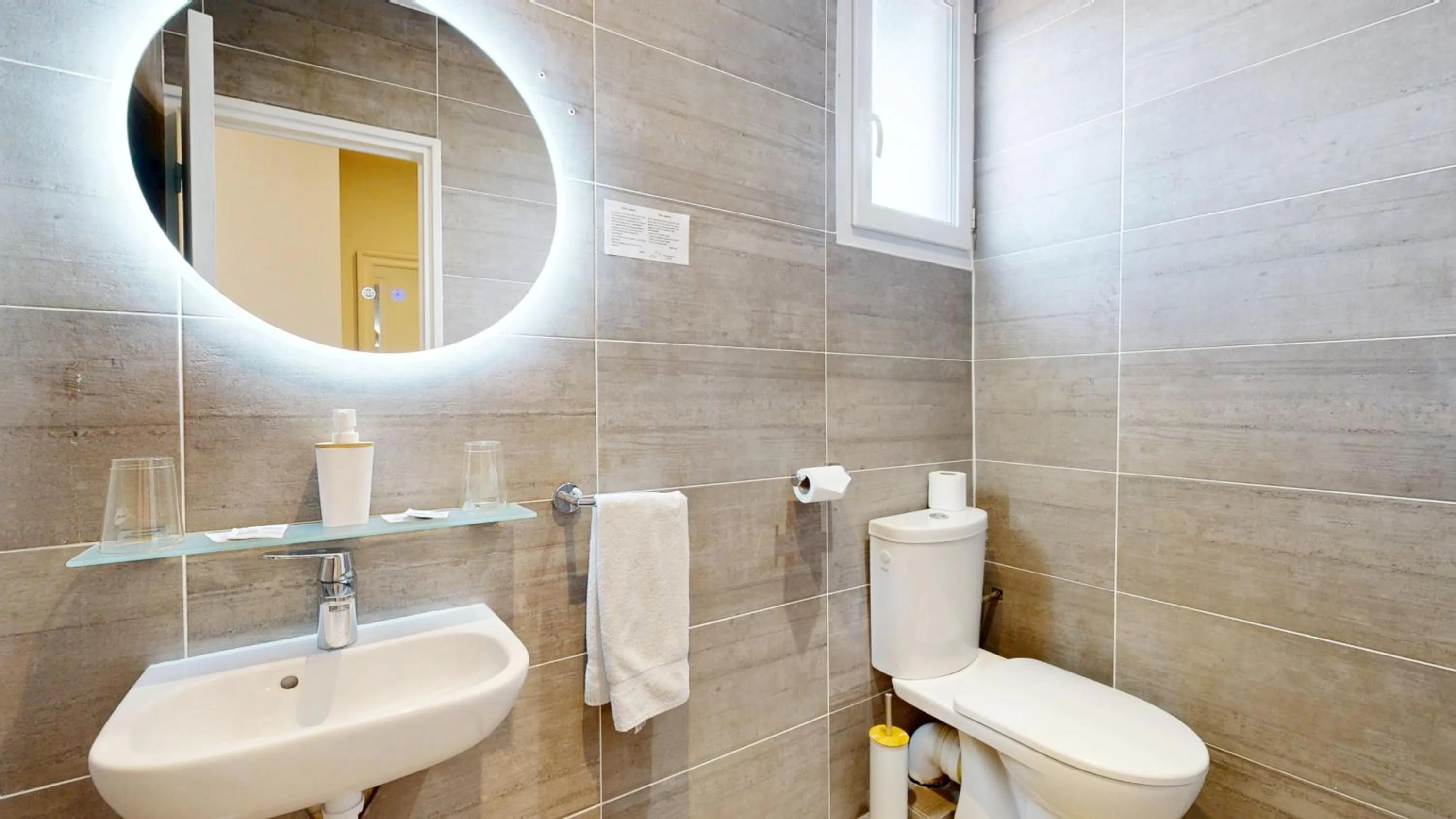 Toilet in Hotel Solara