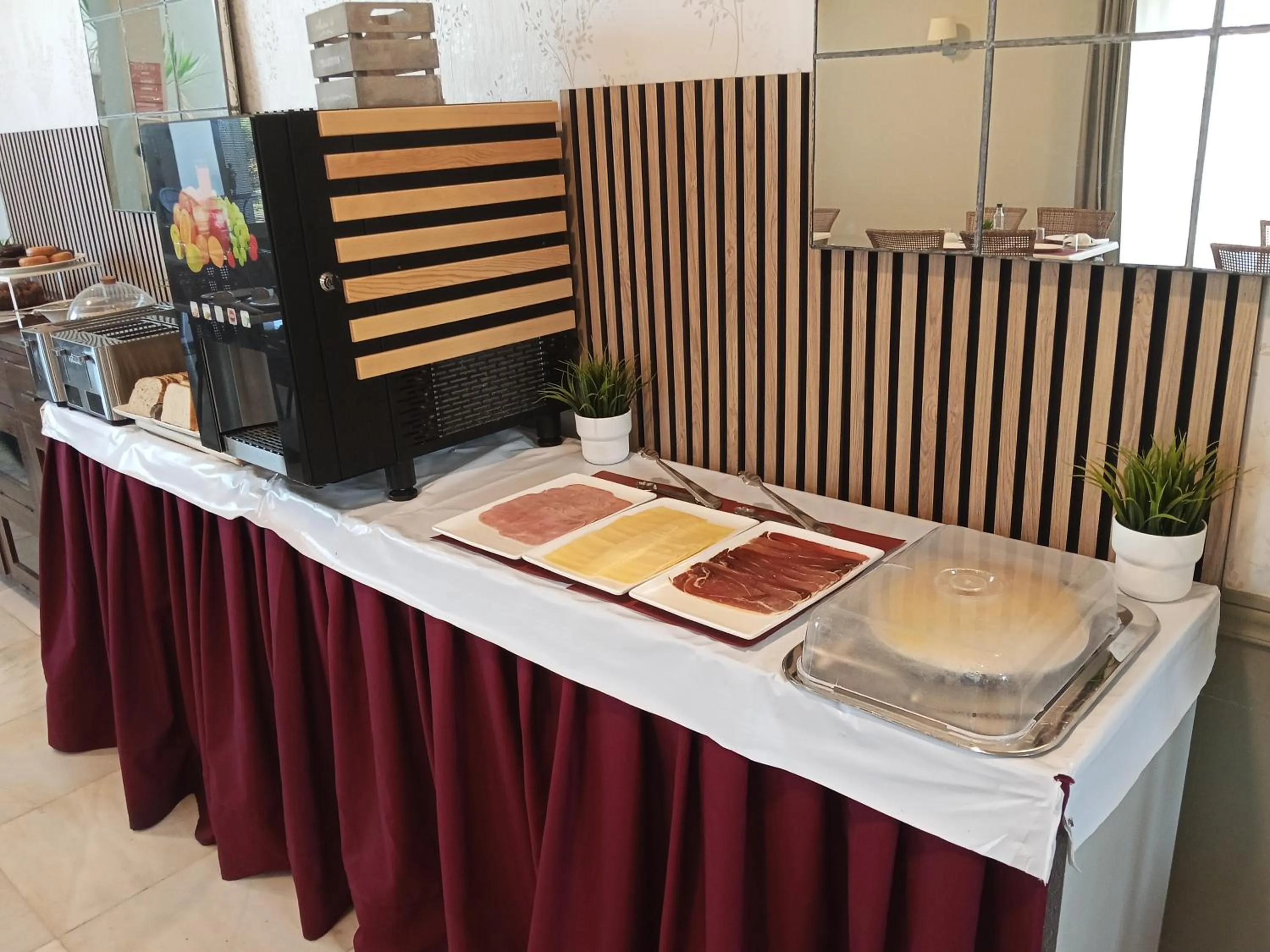 Restaurant/places to eat in Hotel VillaMarcilla