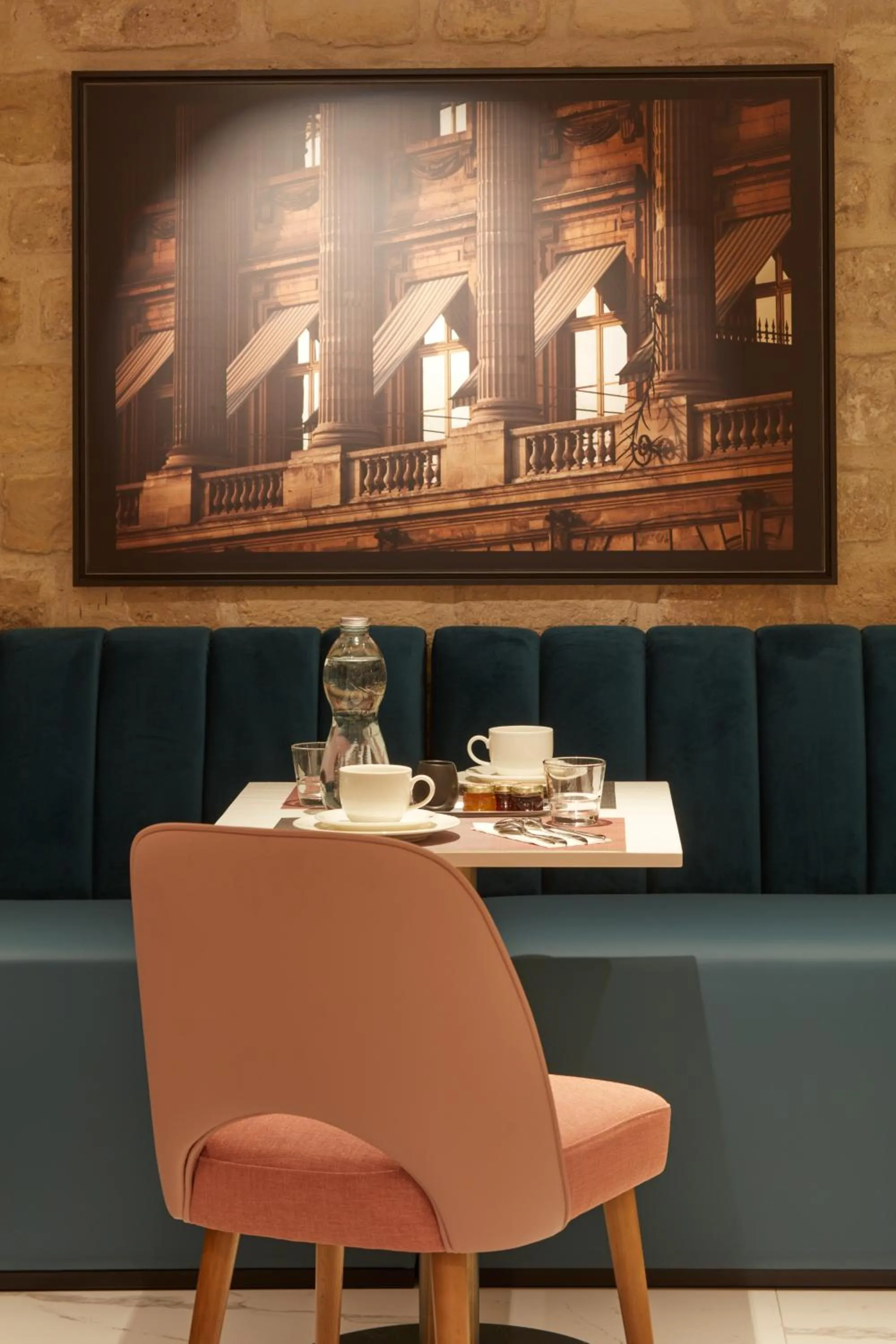 Breakfast in Hotel Atmospheres