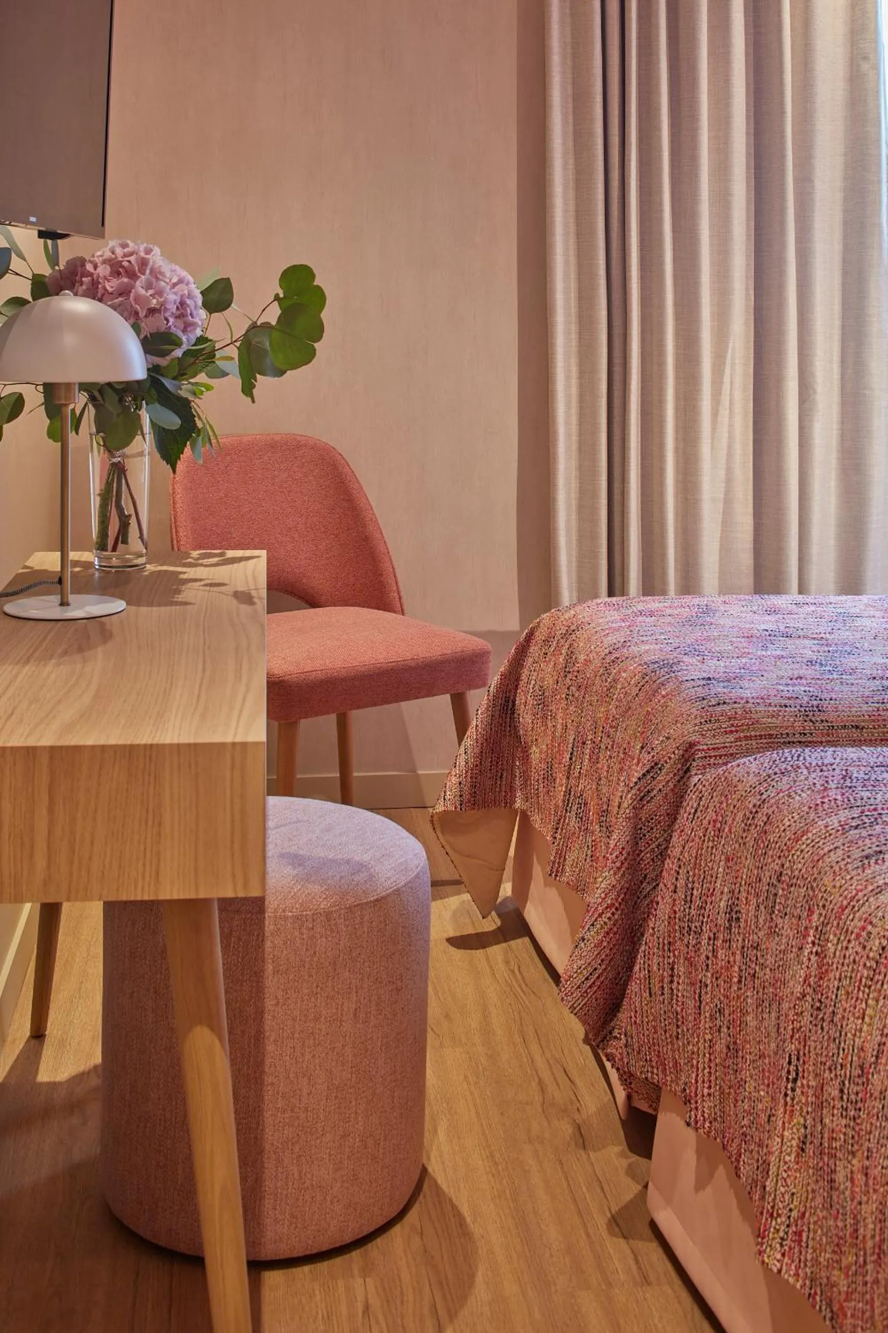 Photo of the whole room, Bed in Hotel Atmospheres