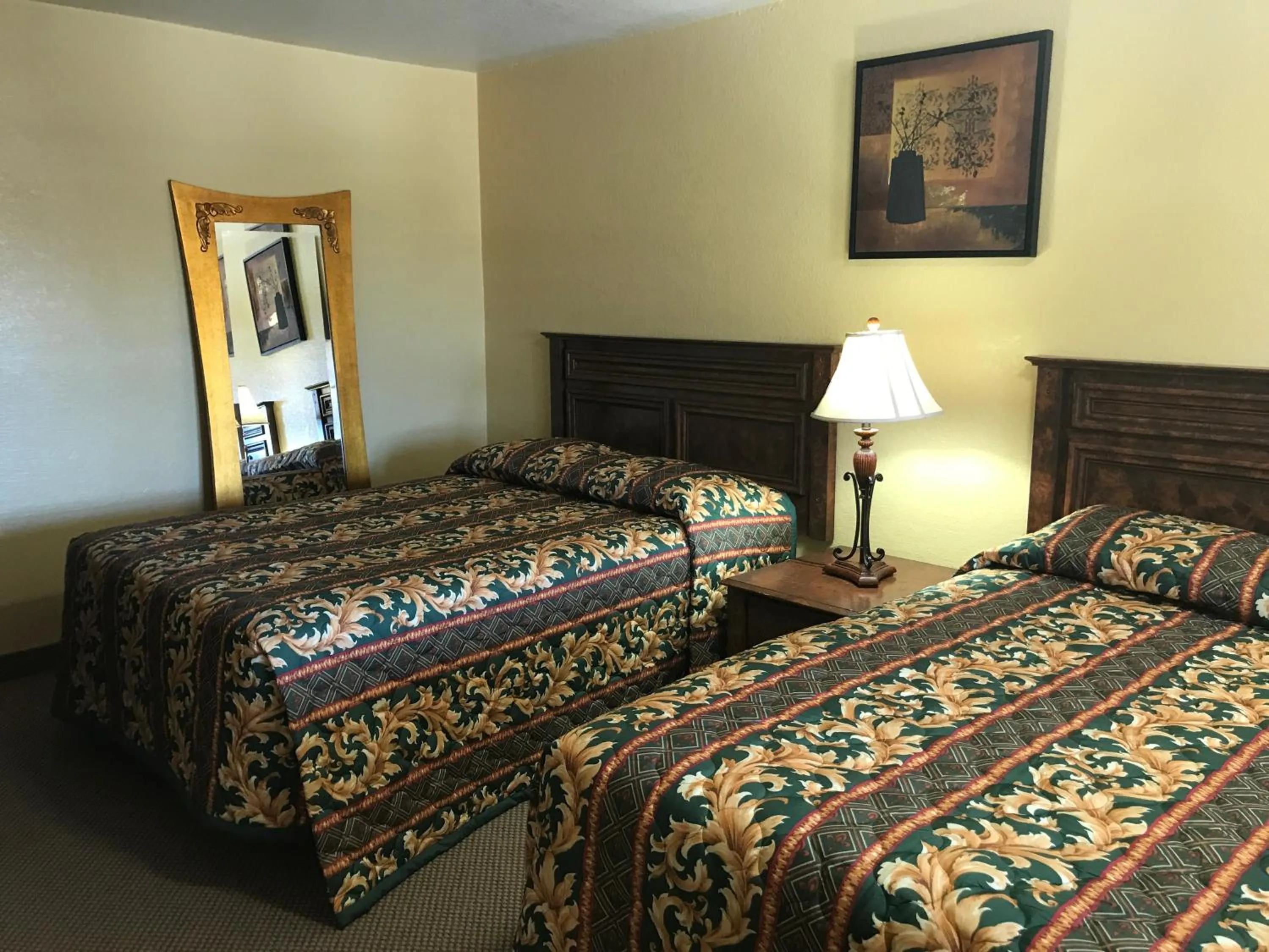 Photo of the whole room, Bed in Hacienda Motel