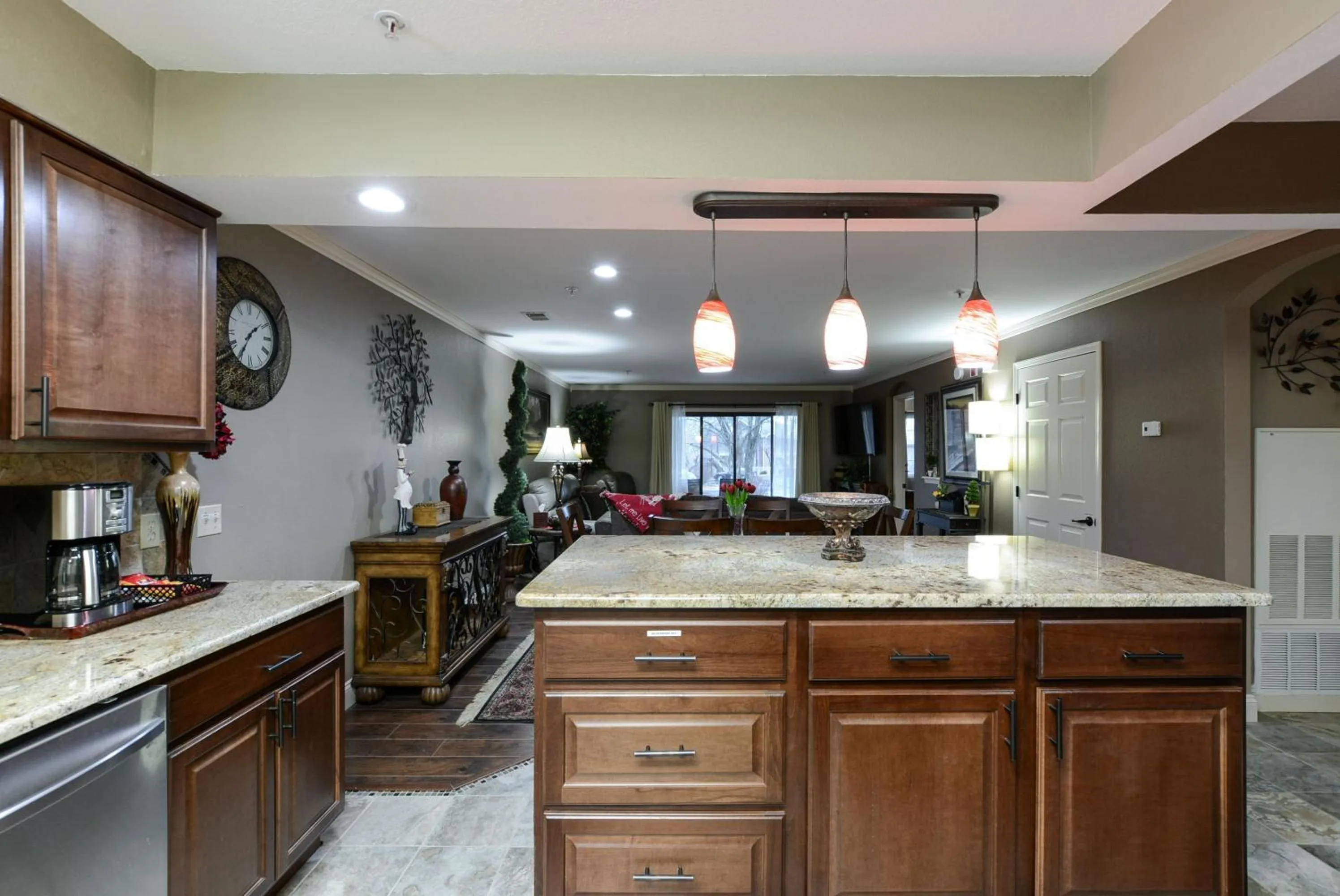 Luxury Condos at Thousand Hills - Heart of Branson - Beautifully remodeled - Spacious and Affordable