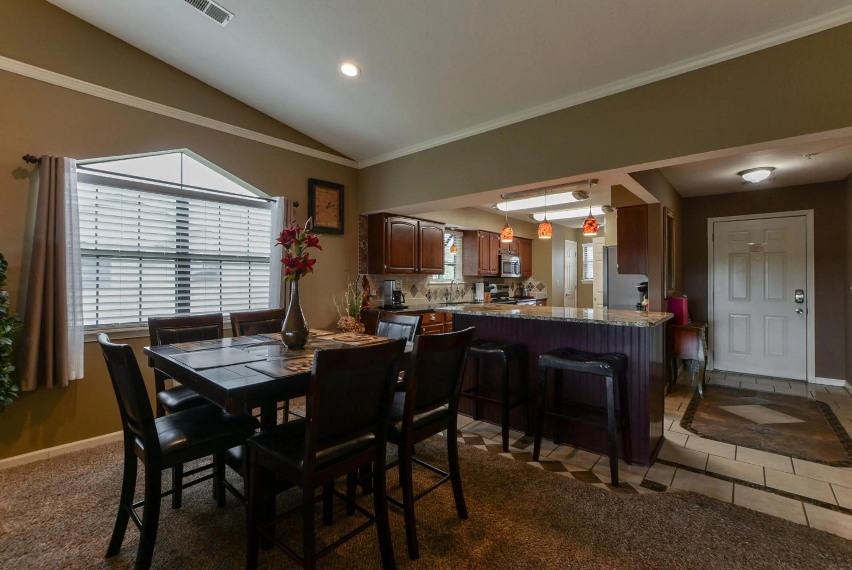 Luxury Condos at Thousand Hills - Heart of Branson - Beautifully remodeled - Spacious and Affordable