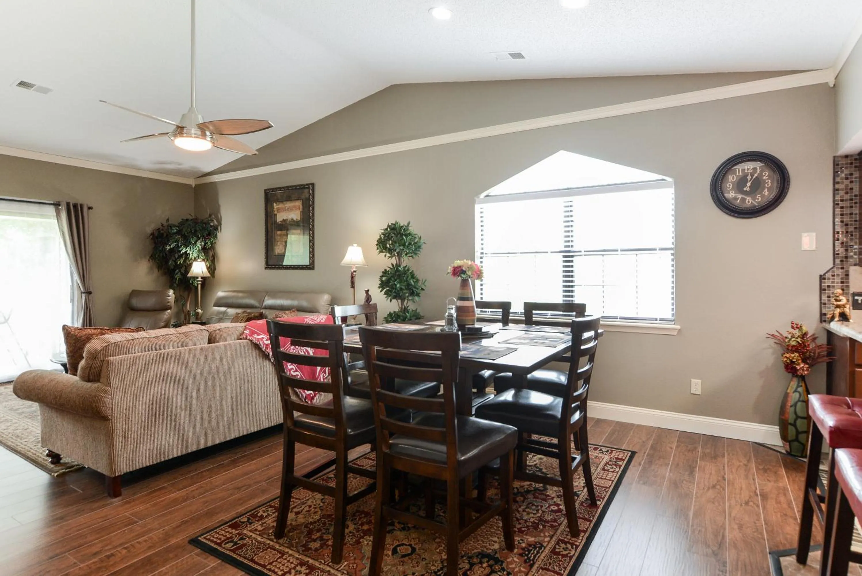 Luxury Condos at Thousand Hills - Heart of Branson - Beautifully remodeled - Spacious and Affordable