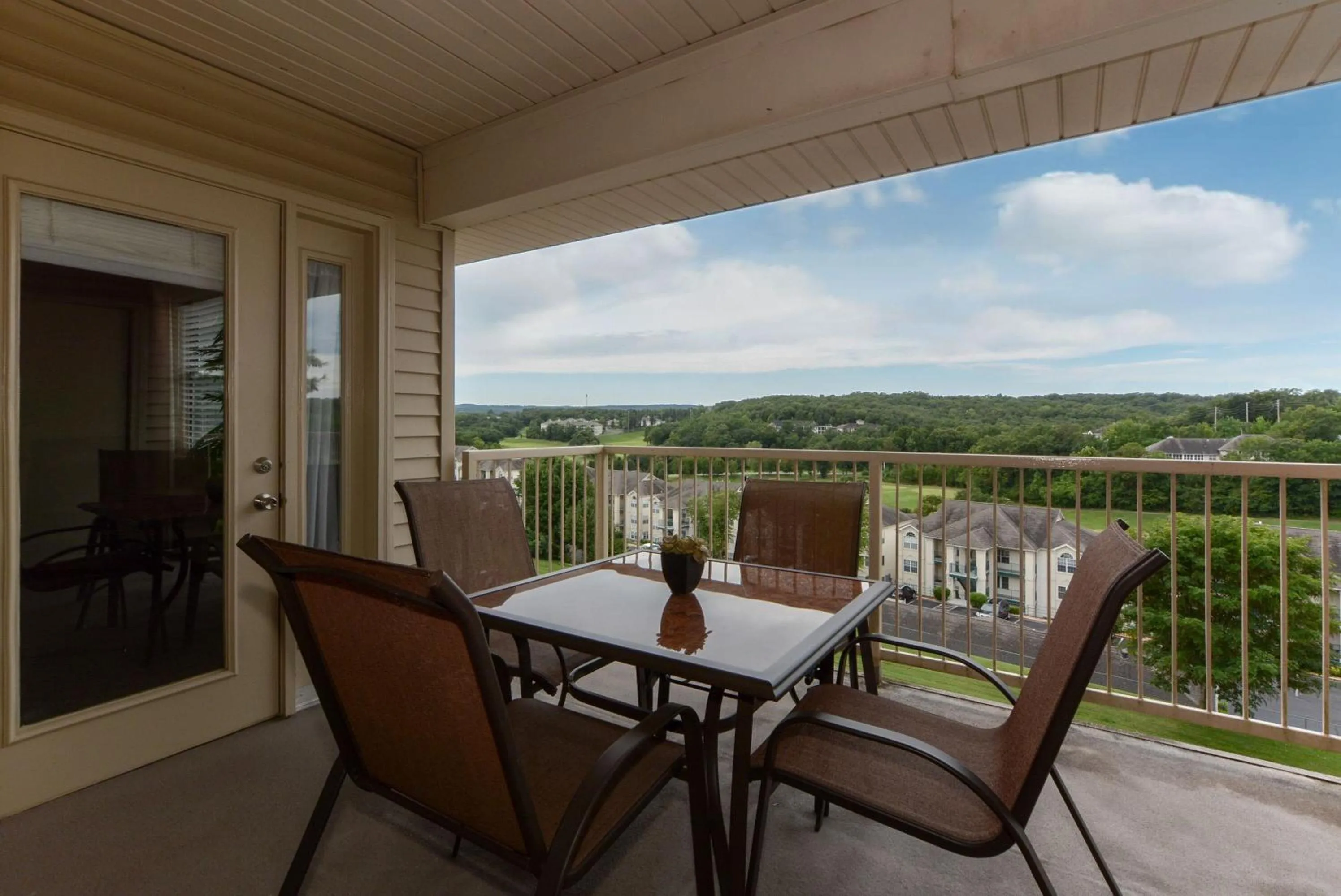 Luxury Condos at Thousand Hills - Heart of Branson - Beautifully remodeled - Spacious and Affordable
