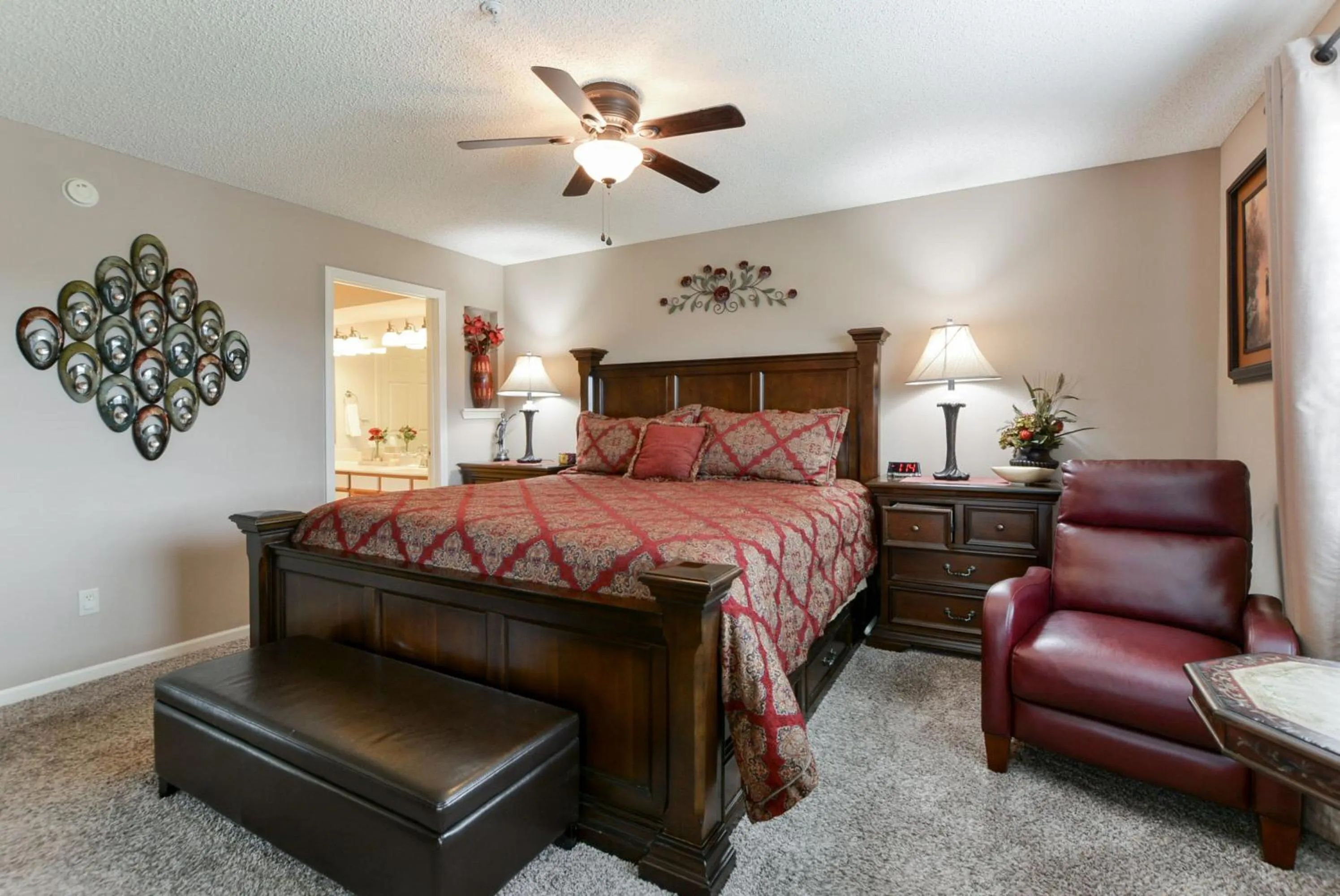 Bed in Luxury Condos at Thousand Hills - Heart of Branson - Beautifully remodeled - Spacious and Affordable