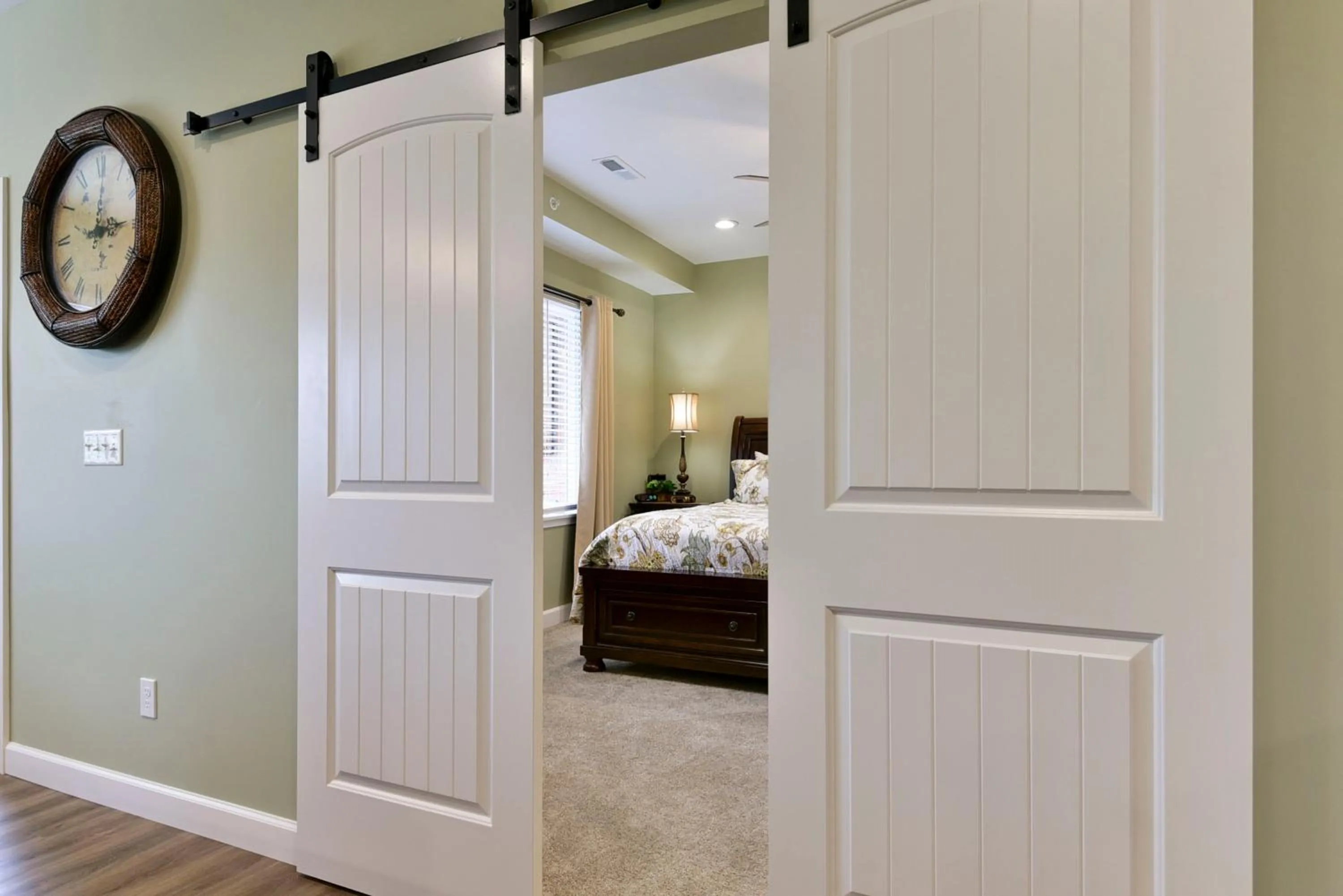 Bed in Luxury Condos at Thousand Hills - Heart of Branson - Beautifully remodeled - Spacious and Affordable