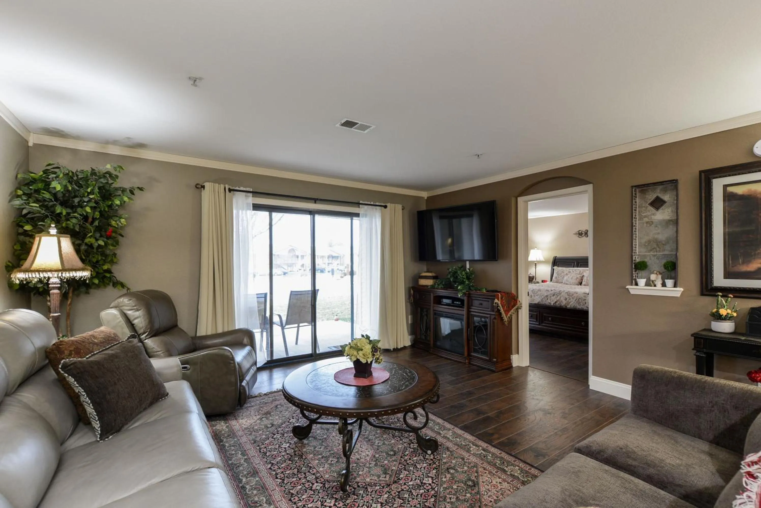 Luxury Condos at Thousand Hills - Heart of Branson - Beautifully remodeled - Spacious and Affordable