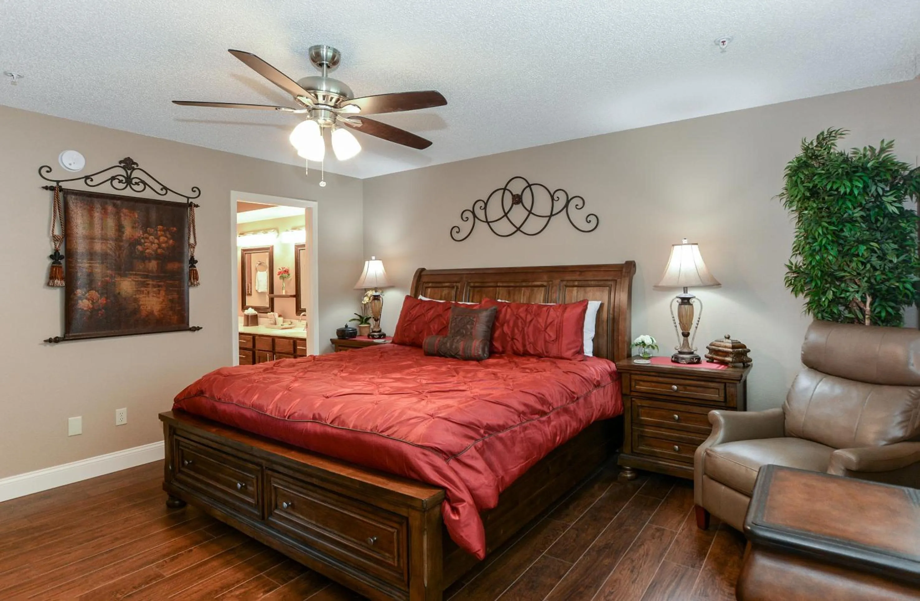 Bed in Luxury Condos at Thousand Hills - Heart of Branson - Beautifully remodeled - Spacious and Affordable