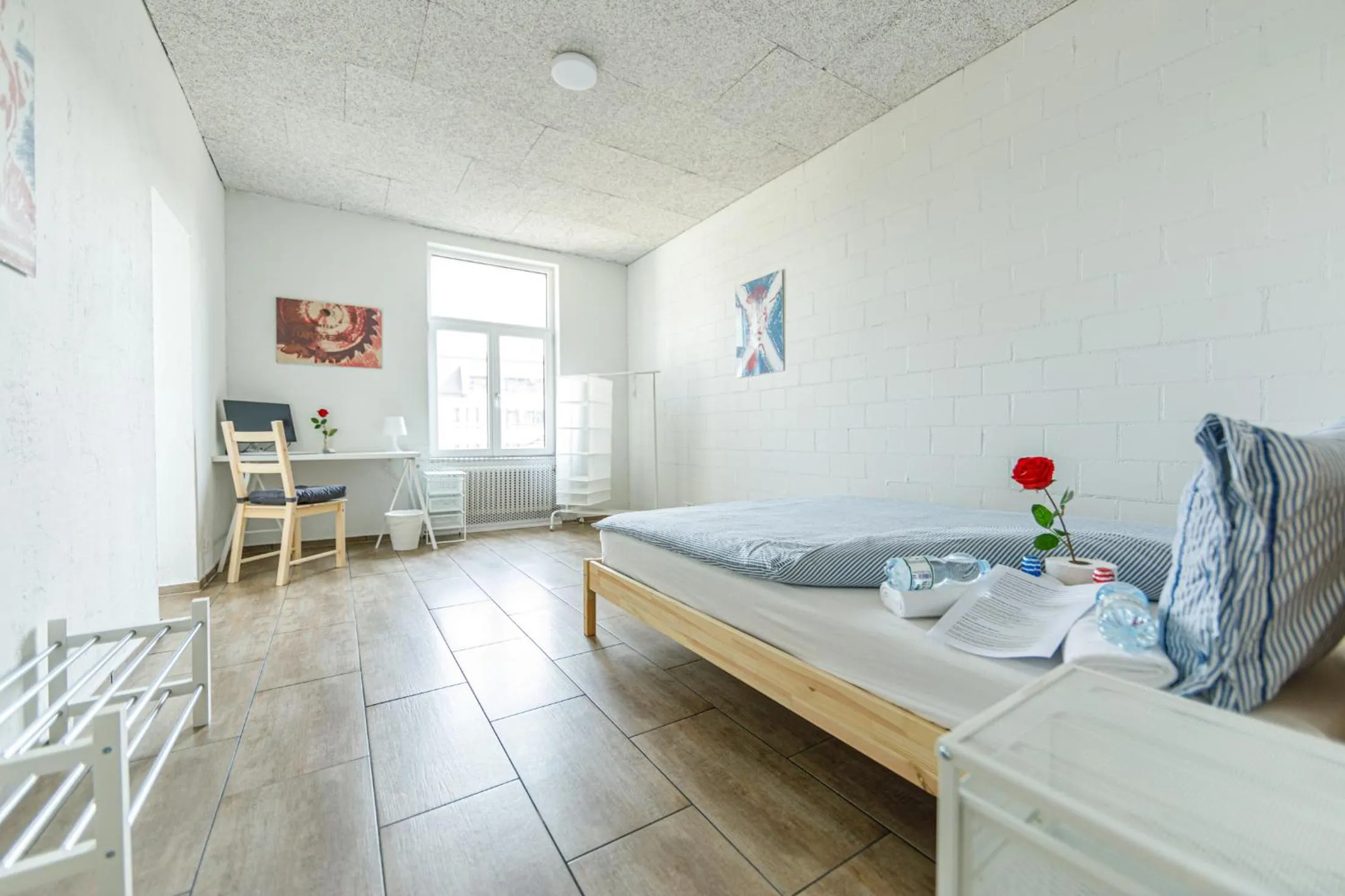 YELLOW INN - SIMPLE ROOMS -- OLMA Messen & Autobahn 1 Min, HSG 6 Min, Spital 7min, günstige Parkplätze