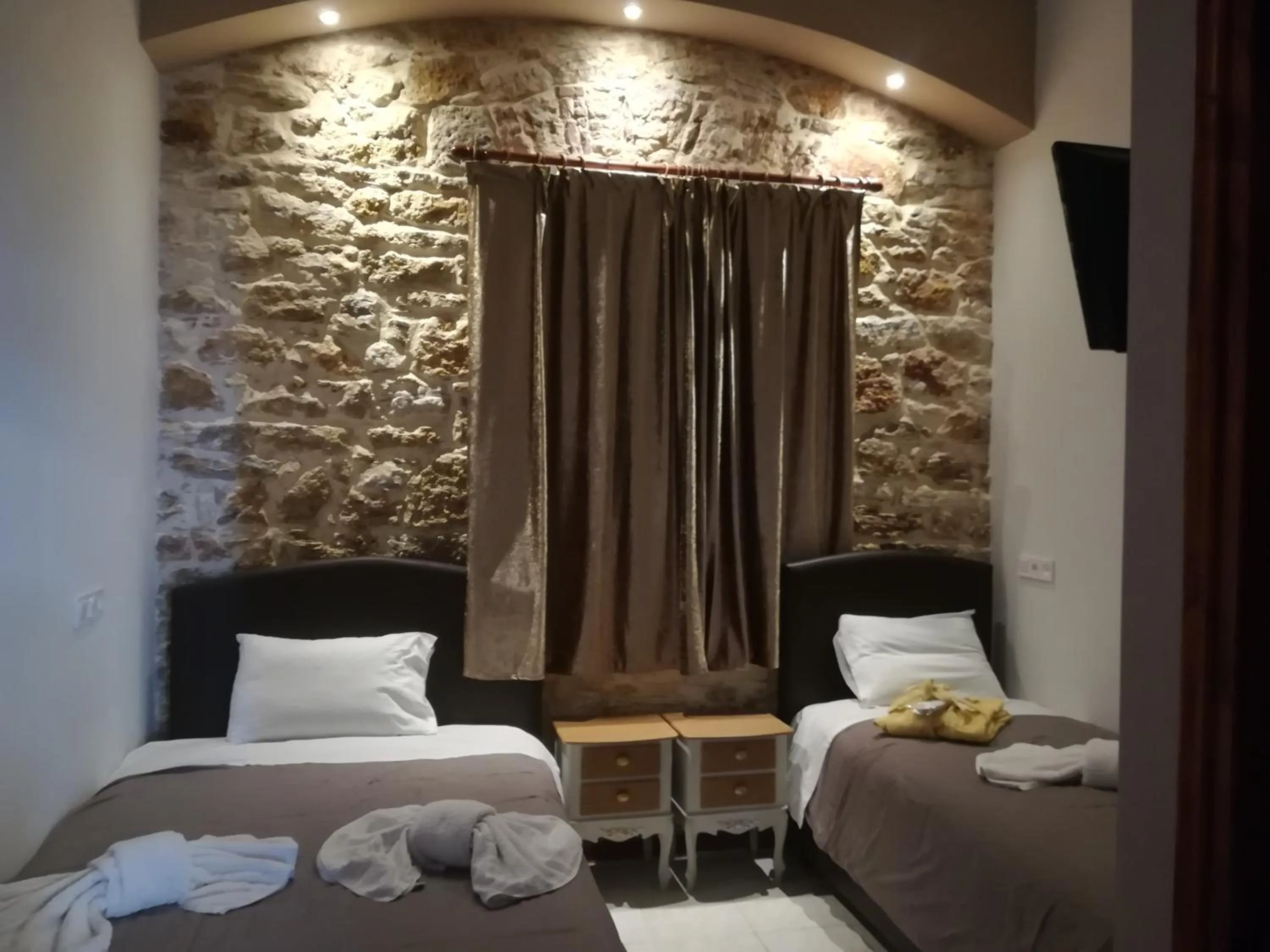 Bed in Skourtaniotis spa rooms