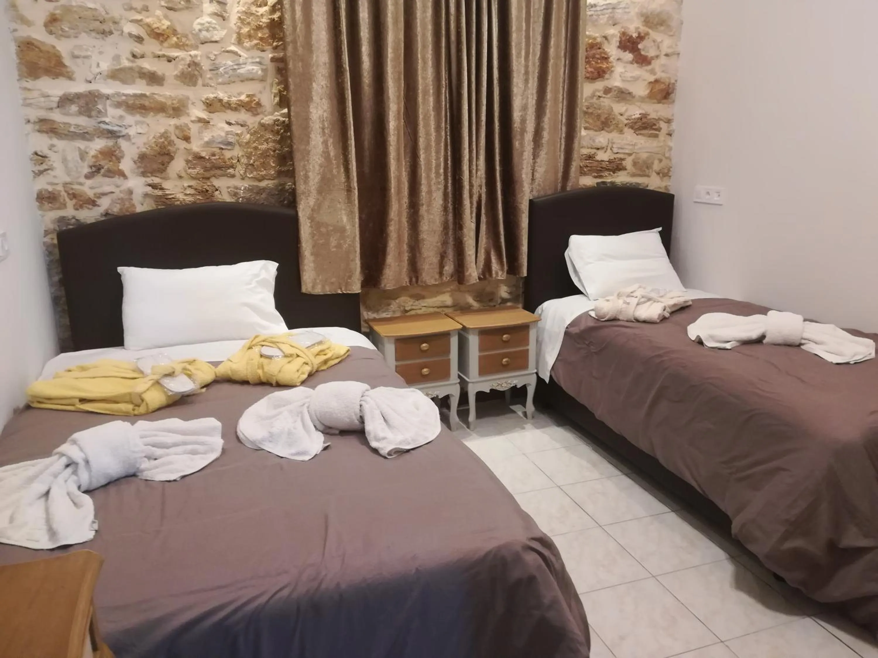 Bed in Skourtaniotis spa rooms