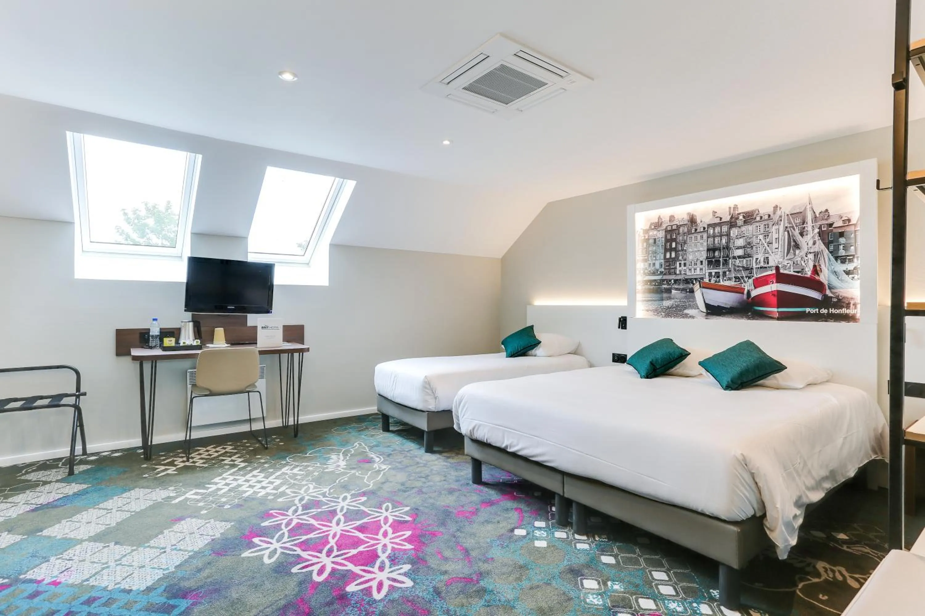 Bed in Brit Hotel Caen Nord - Mémorial