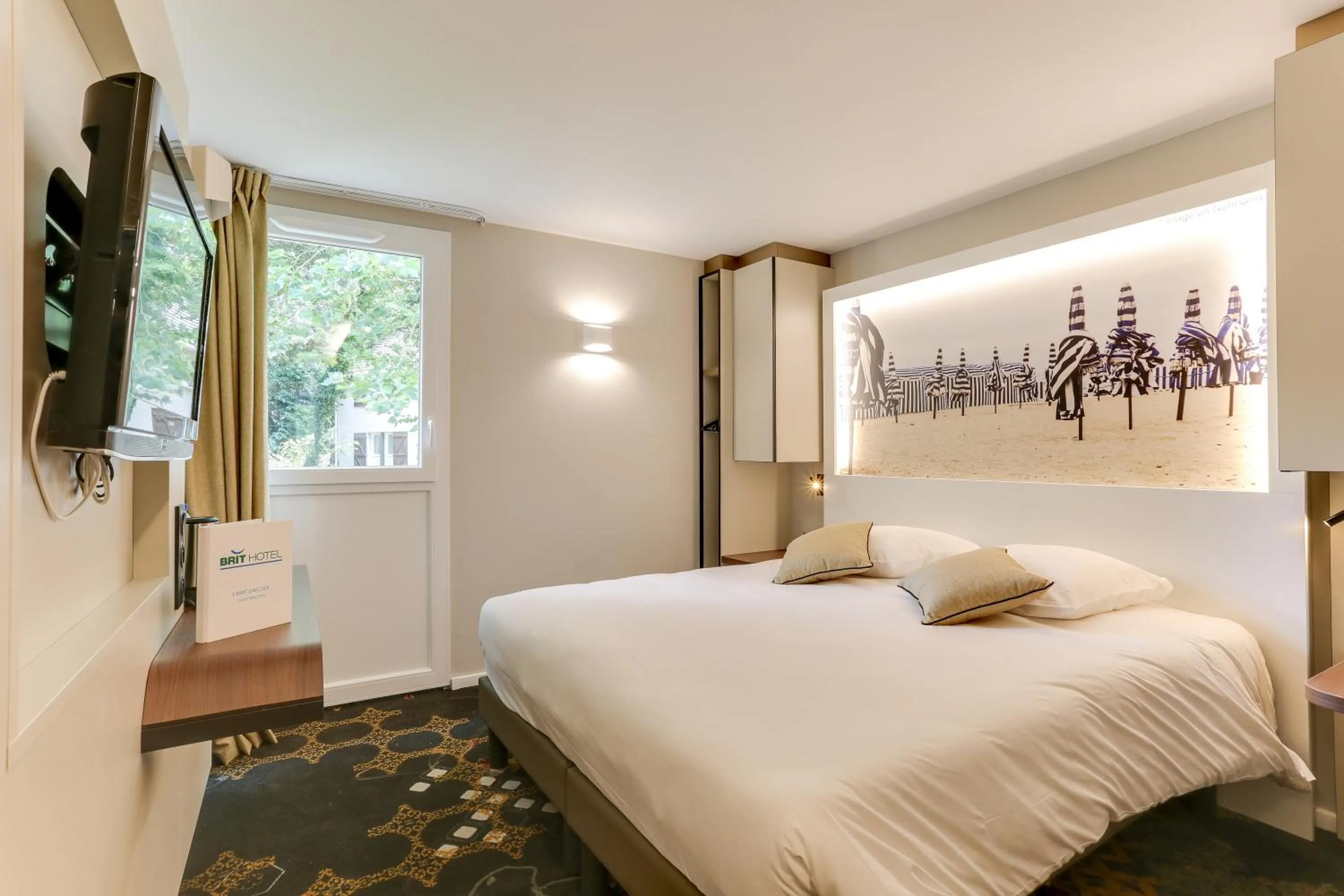 Photo of the whole room, Bed in Brit Hotel Caen Nord - Mémorial