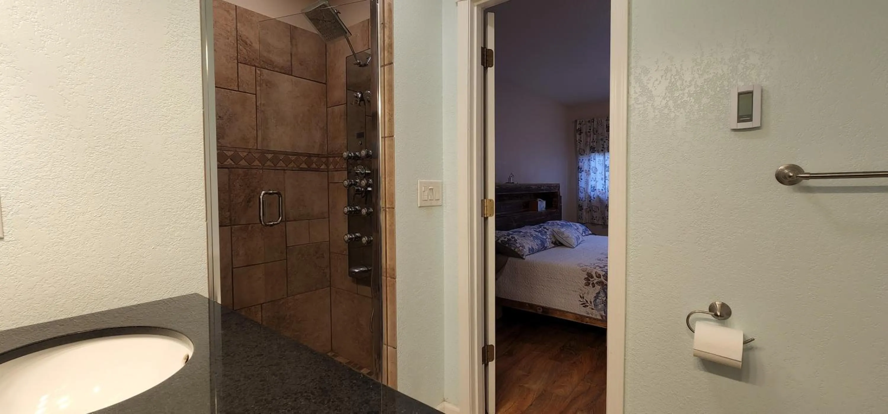 Bathroom, Bed in Trinity Escapes - Two Bedroom two bathroom full Apartment near airport