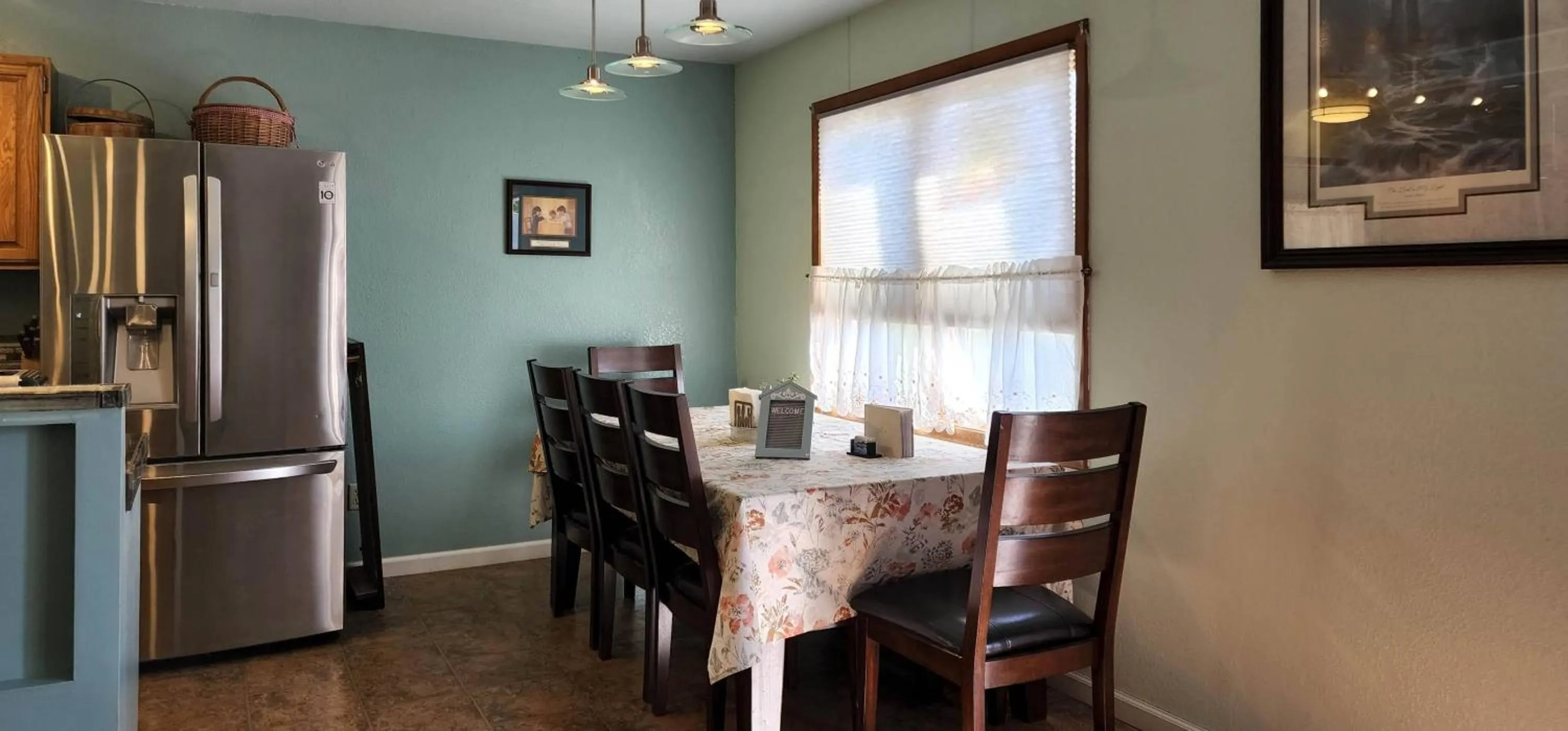 Dining area in Trinity Escapes - Two Bedroom two bathroom full Apartment near airport