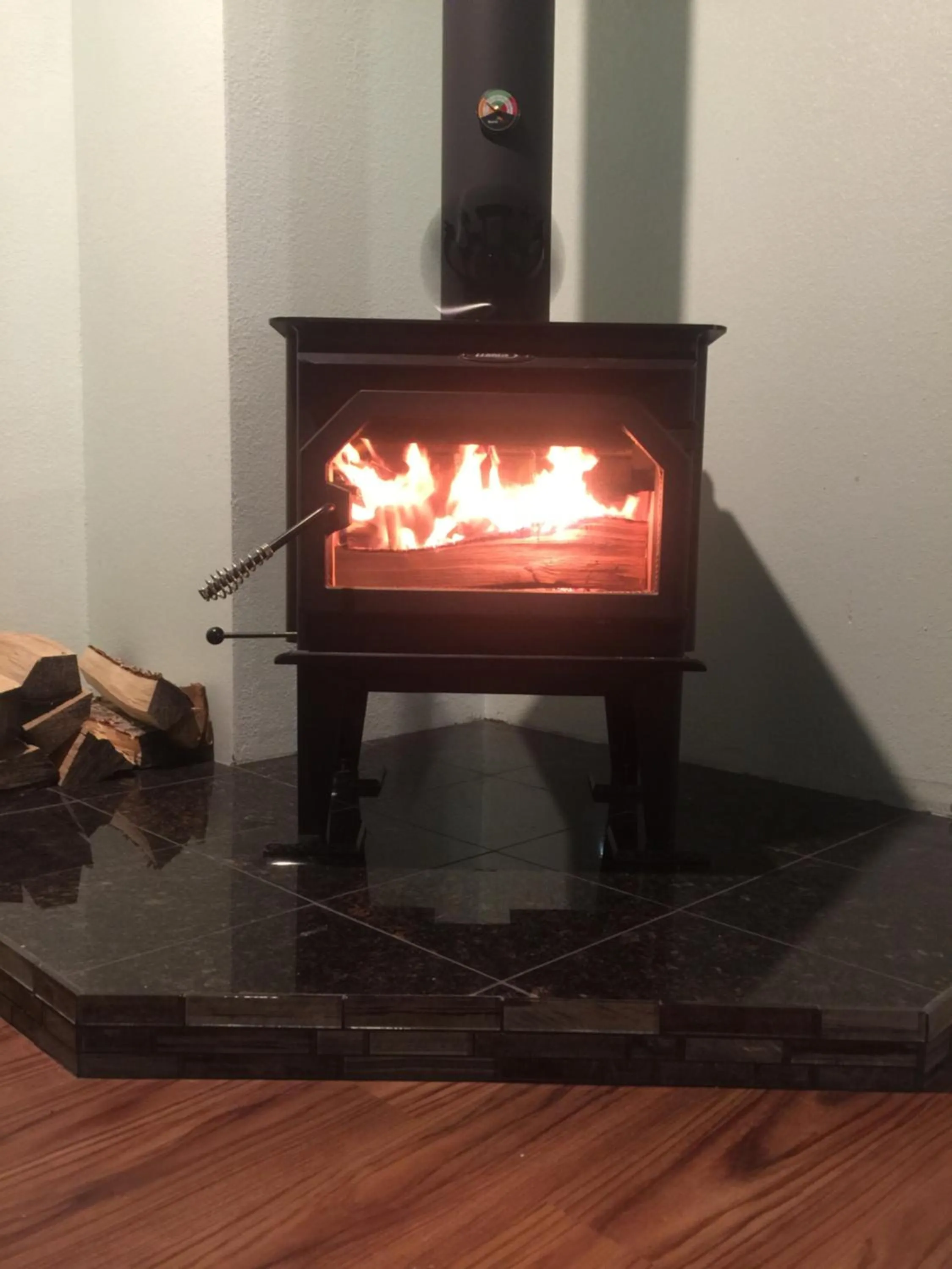 Communal lounge/ TV room in Trinity Escapes - Two Bedroom two bathroom full Apartment near airport