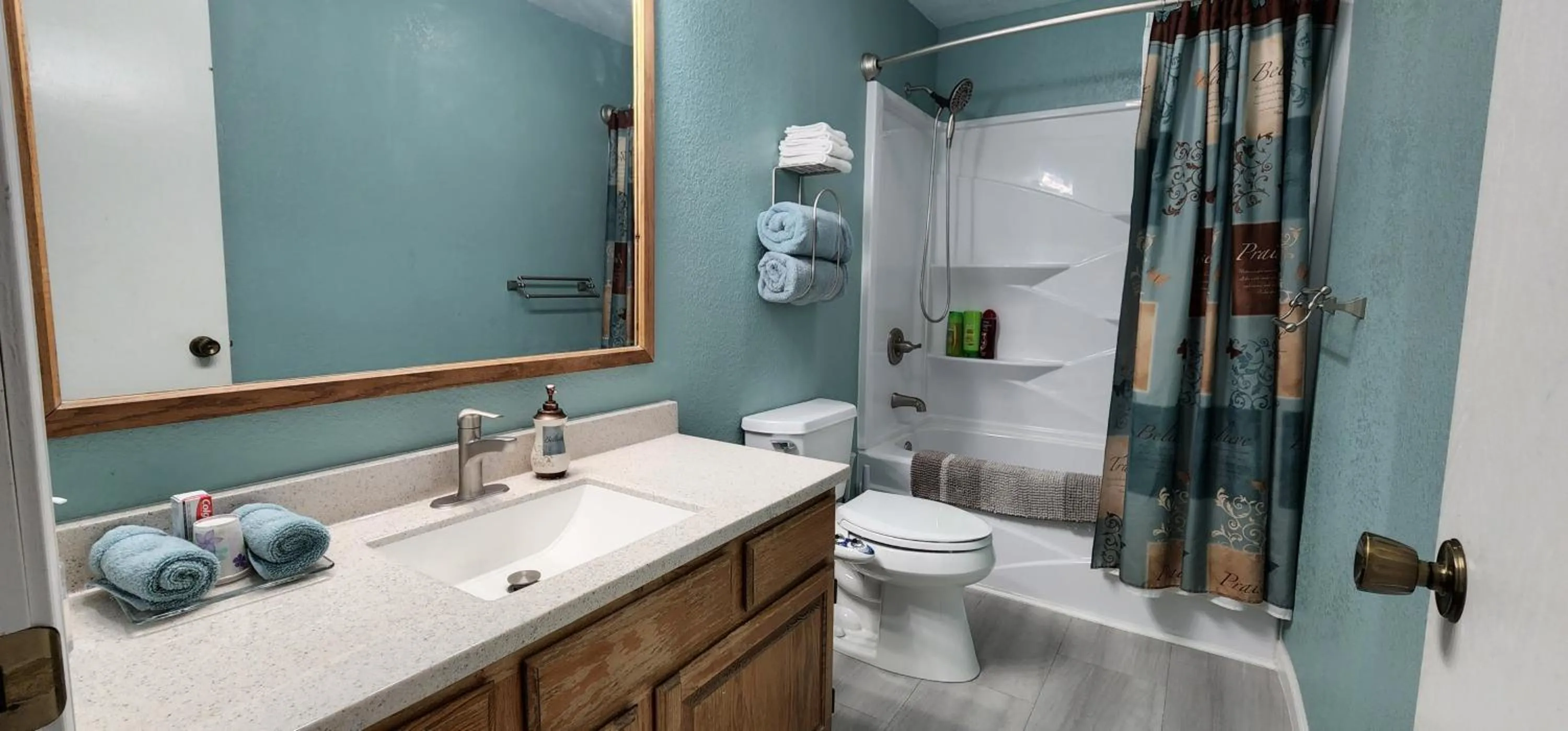 Bathroom in Trinity Escapes - Two Bedroom two bathroom full Apartment near airport