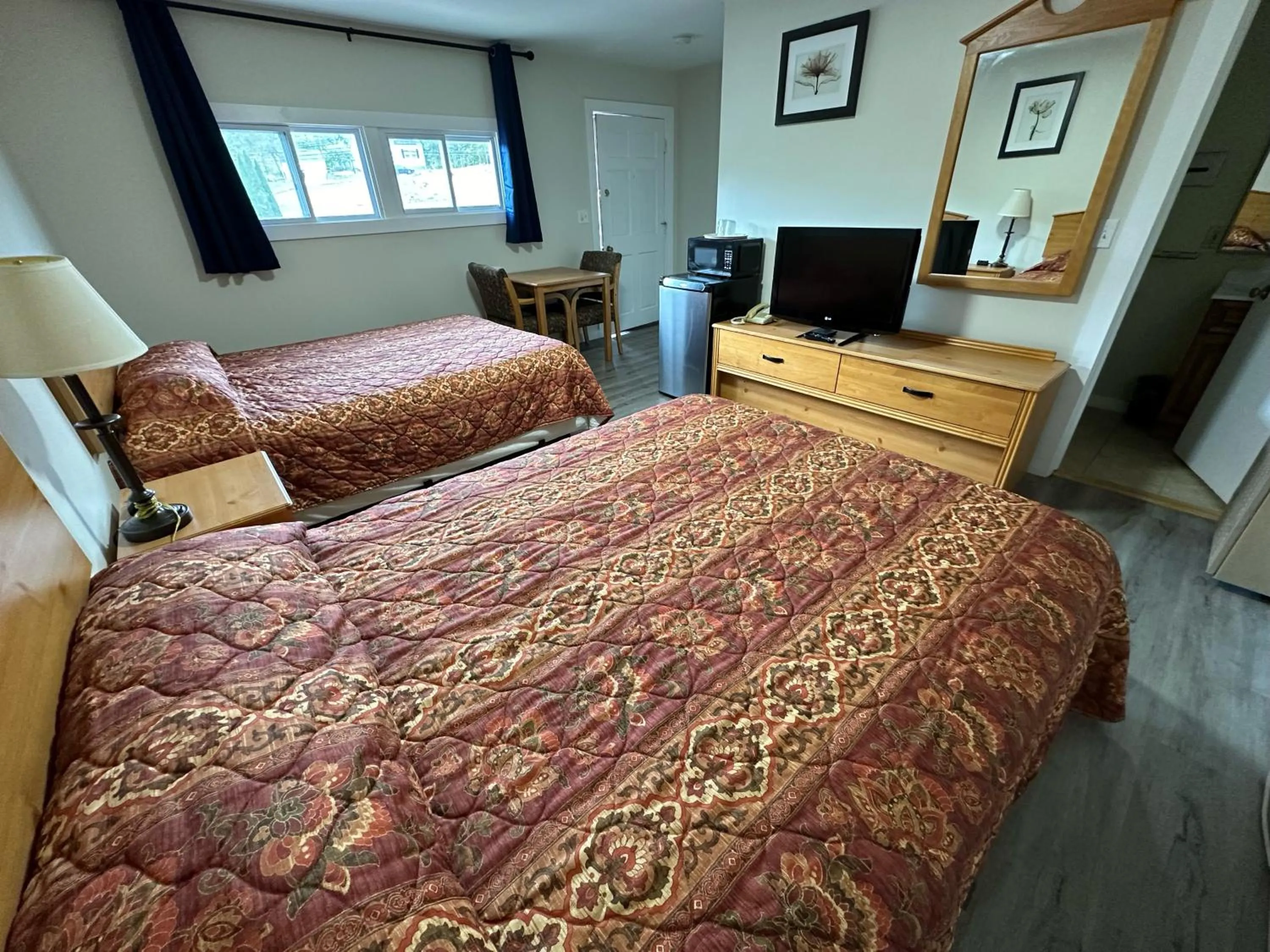 Bedroom, Bed in Oakdell Motel WATERFORD CT