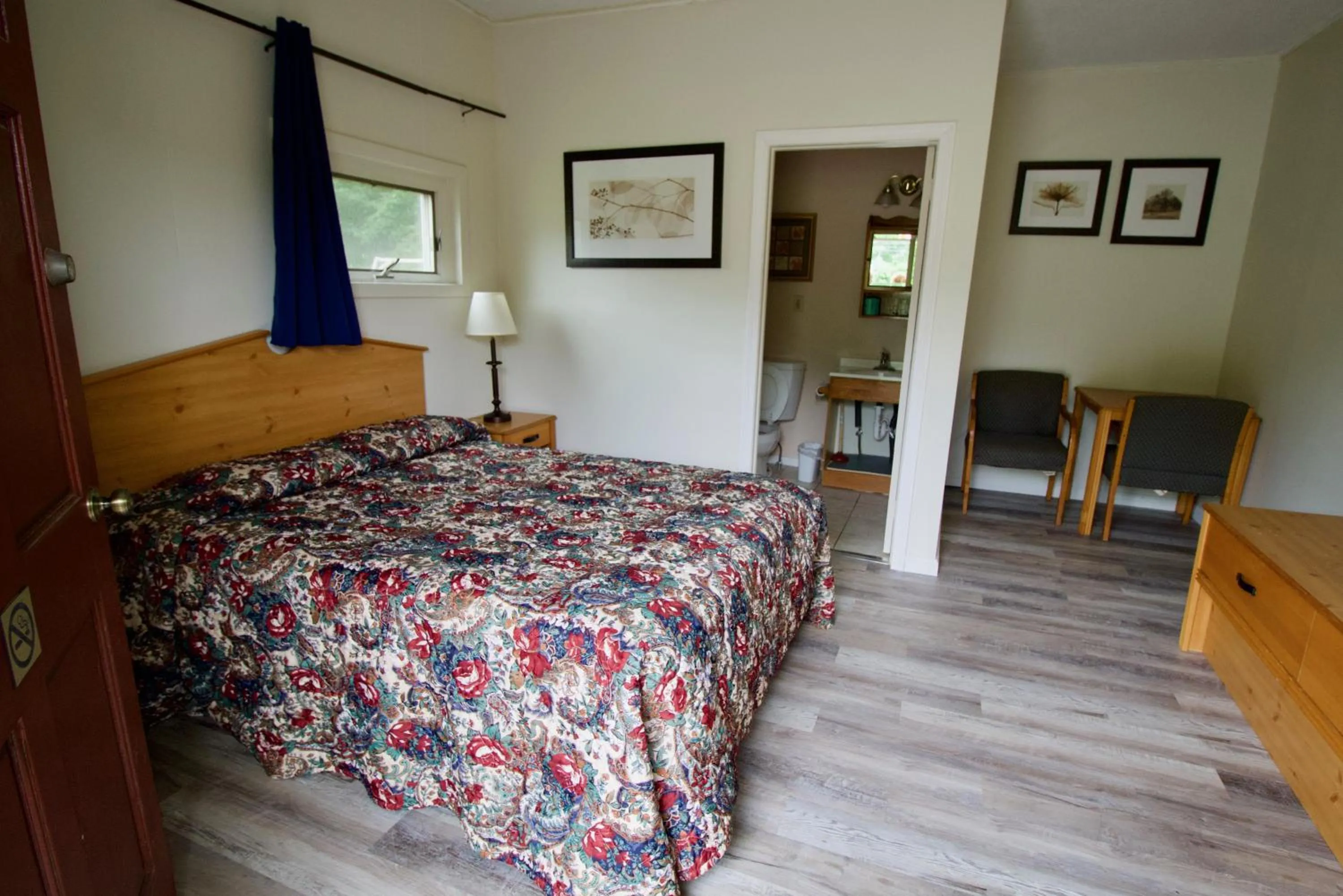 Bedroom, Bed in Oakdell Motel WATERFORD CT